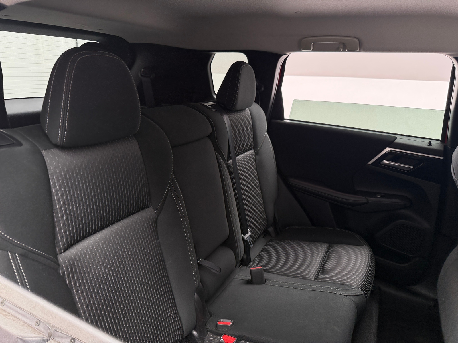 Thumbnail: 2022 Mitsubishi Outlander - 6