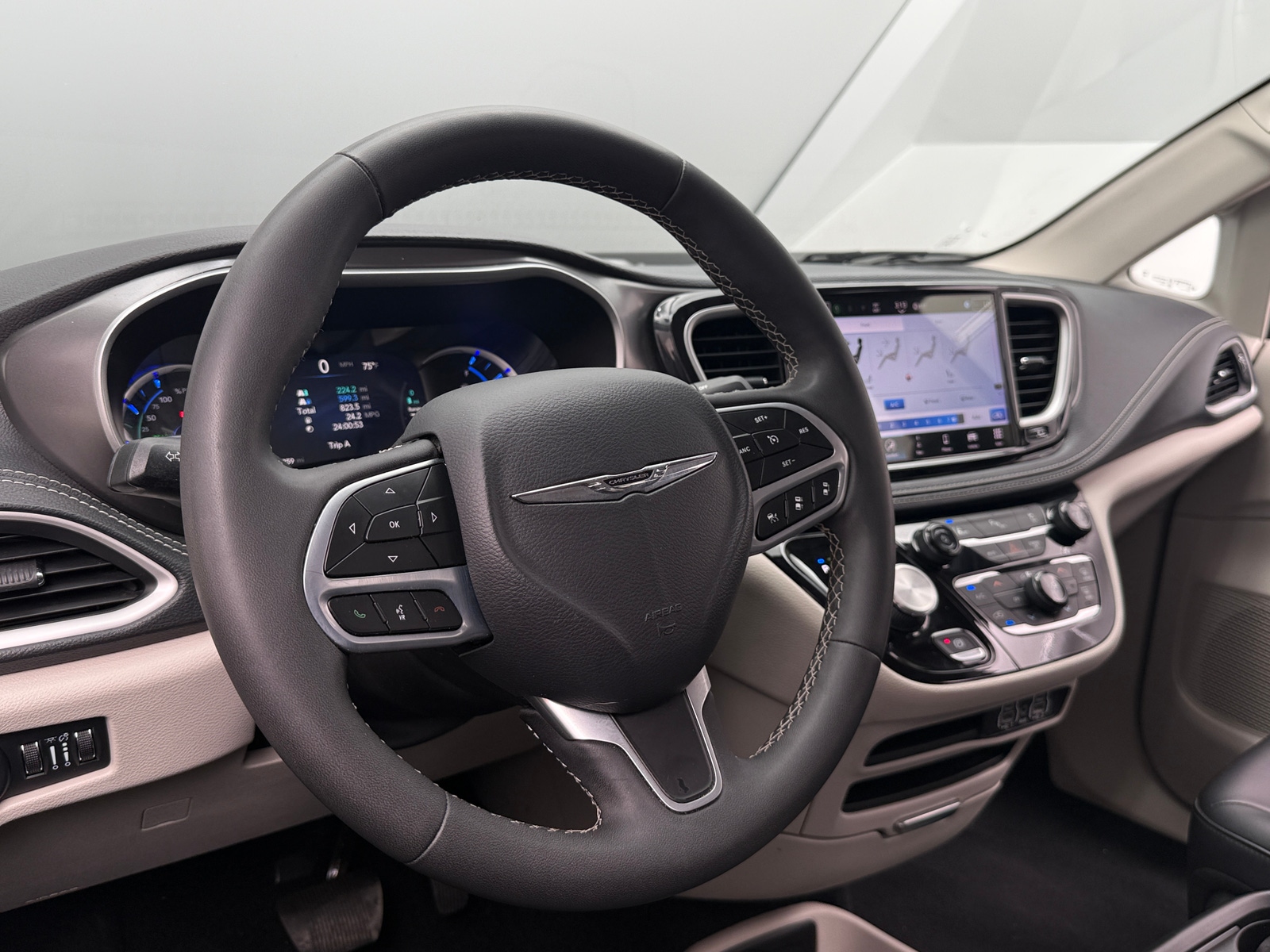 Thumbnail: 2024 Chrysler Pacifica - 4