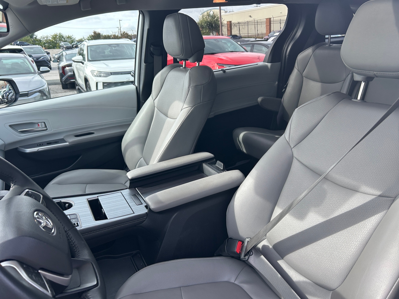 Thumbnail: 2025 Toyota Sienna - 2