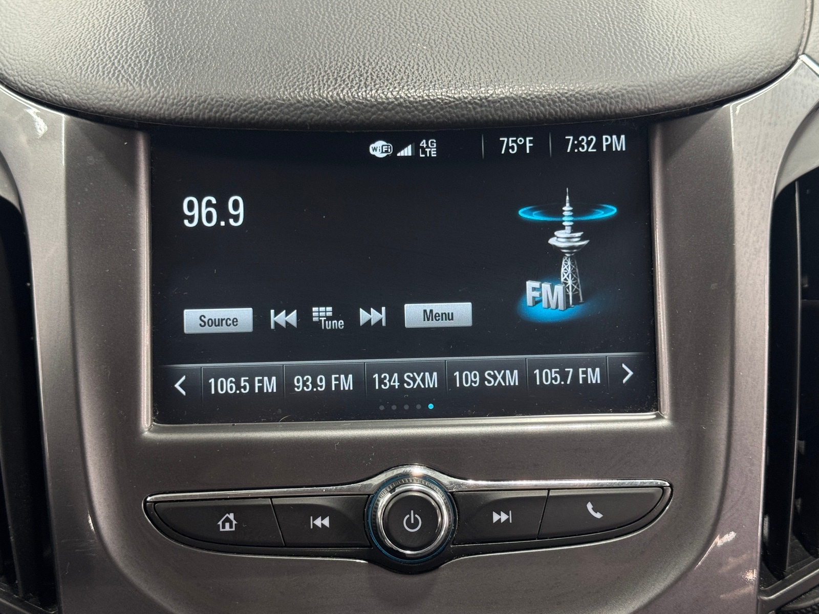 Thumbnail: 2018 Chevrolet Cruze - 4