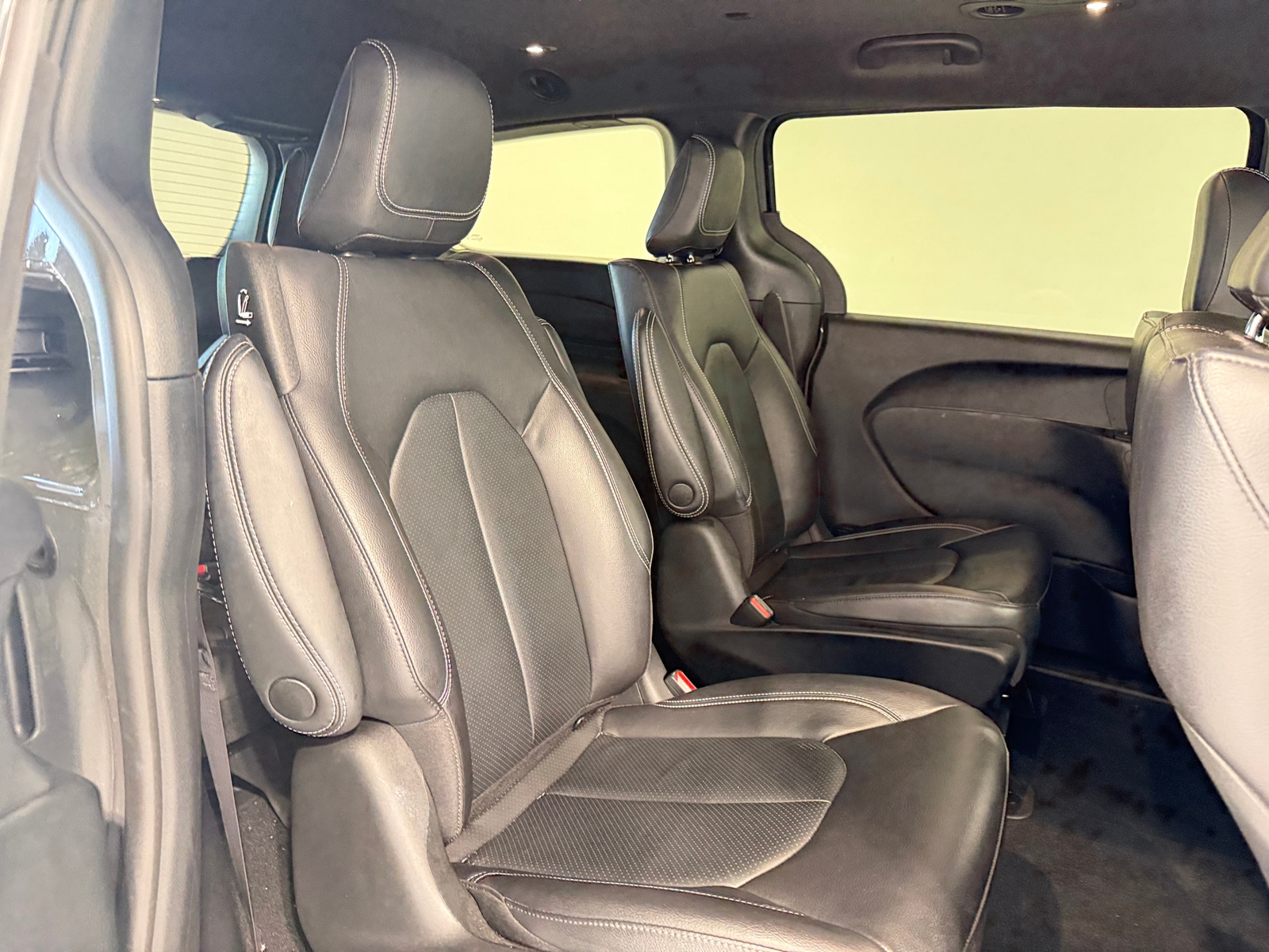 Thumbnail: 2022 Chrysler Pacifica - 5