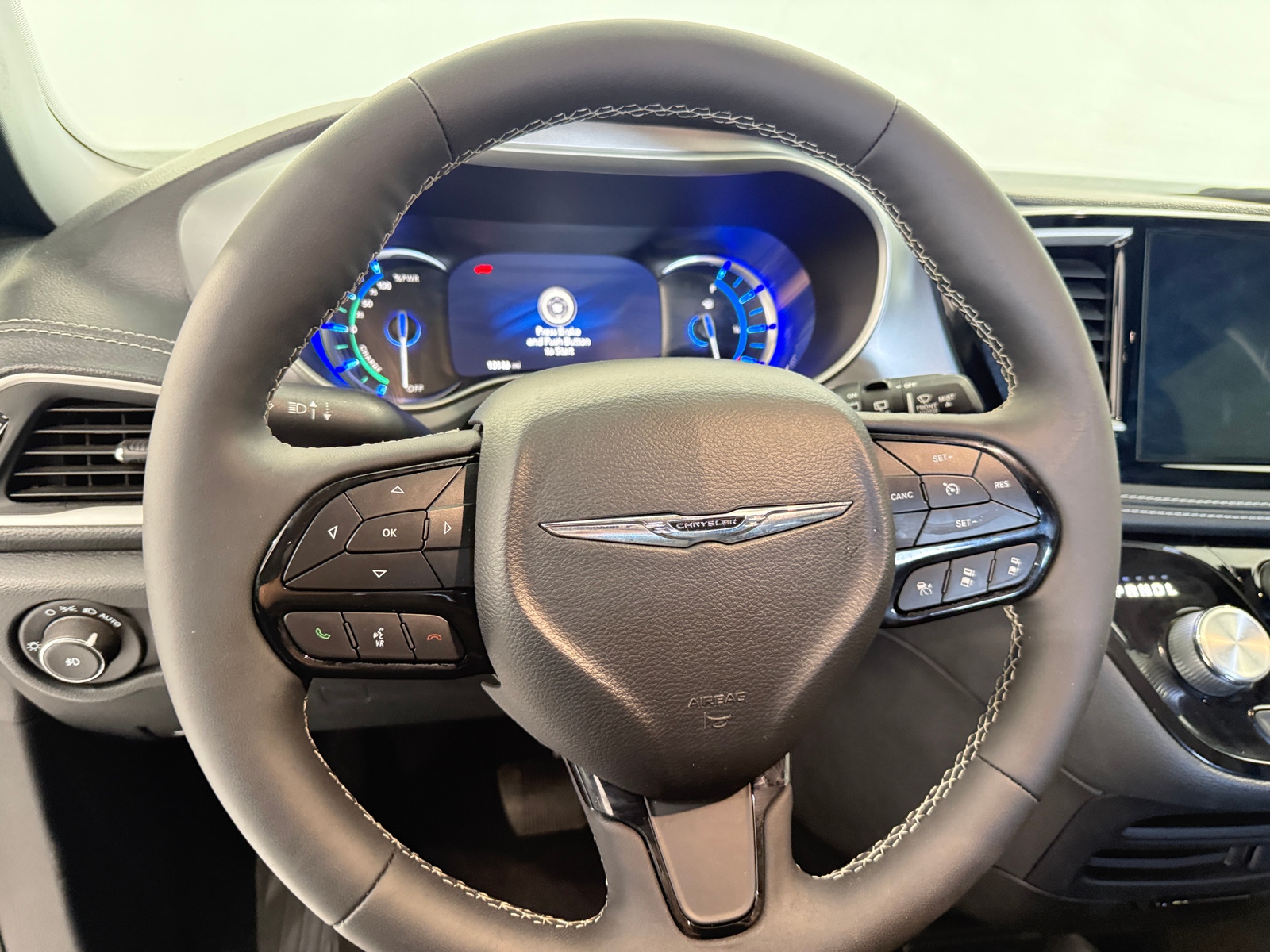 Thumbnail: 2022 Chrysler Pacifica - 4