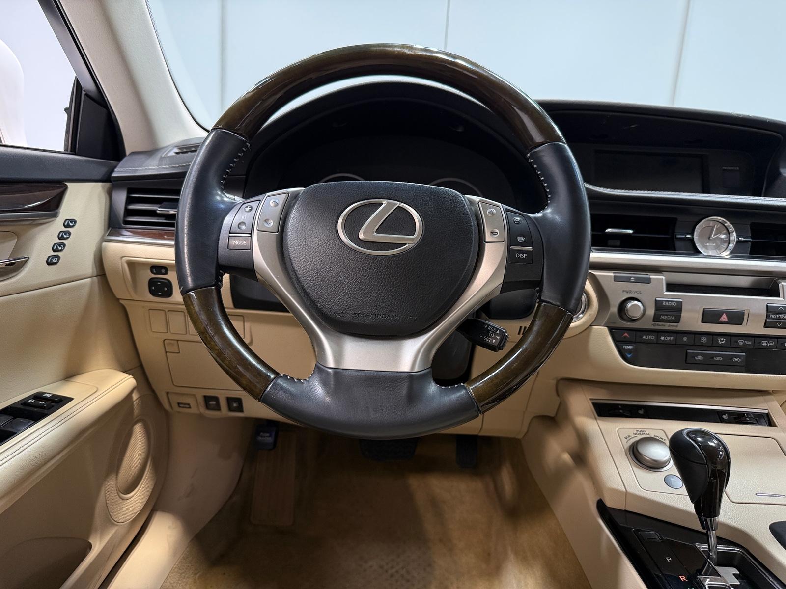 Thumbnail: 2013 Lexus ES - 4