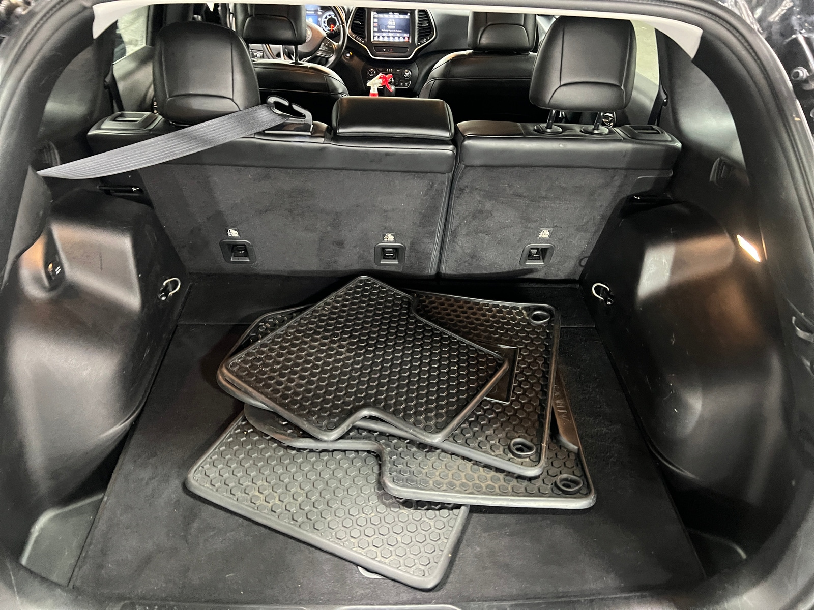 Thumbnail: 2019 Jeep Cherokee - 6