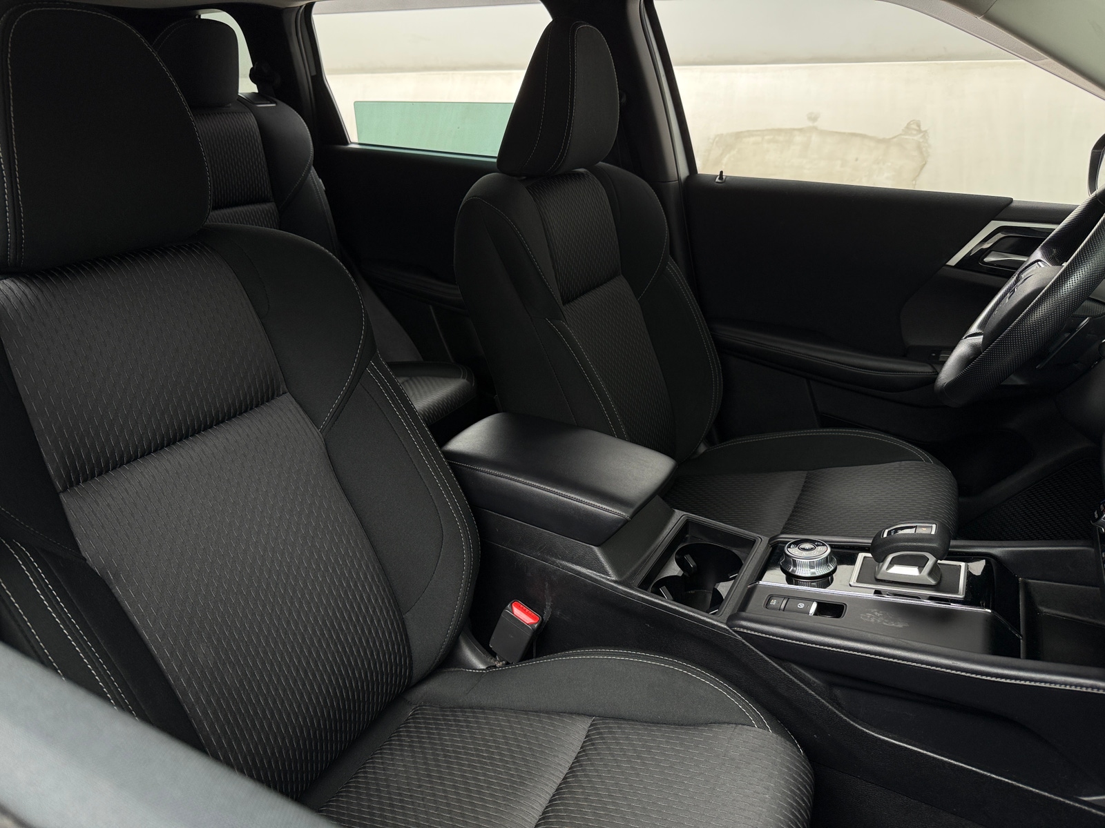 Thumbnail: 2023 Mitsubishi Outlander - 2