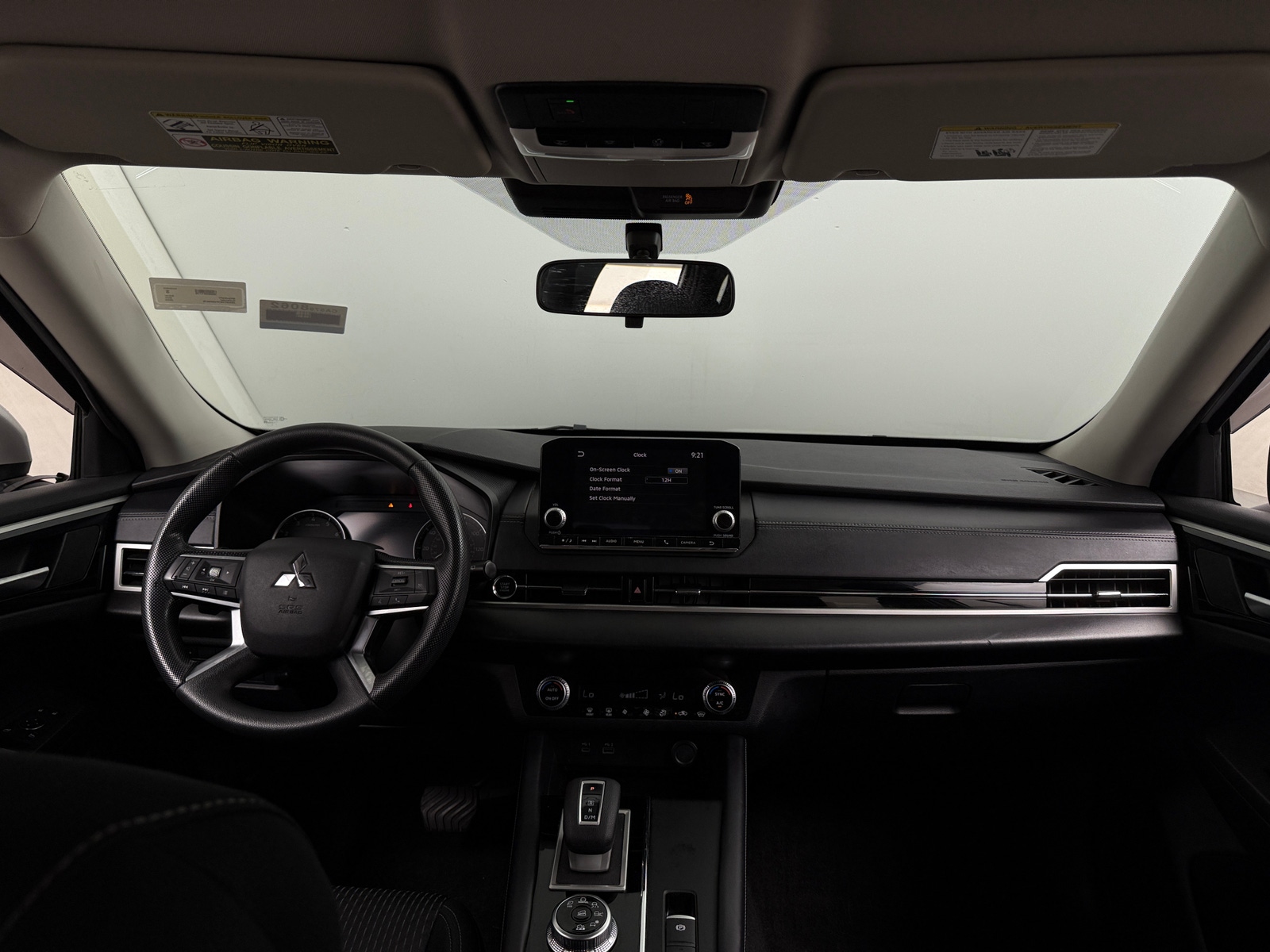 Thumbnail: 2023 Mitsubishi Outlander - 3