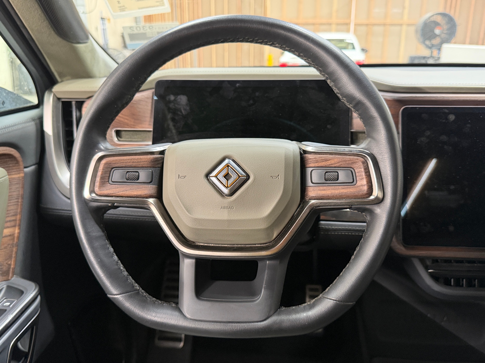 Thumbnail: 2024 Rivian R1T - 4