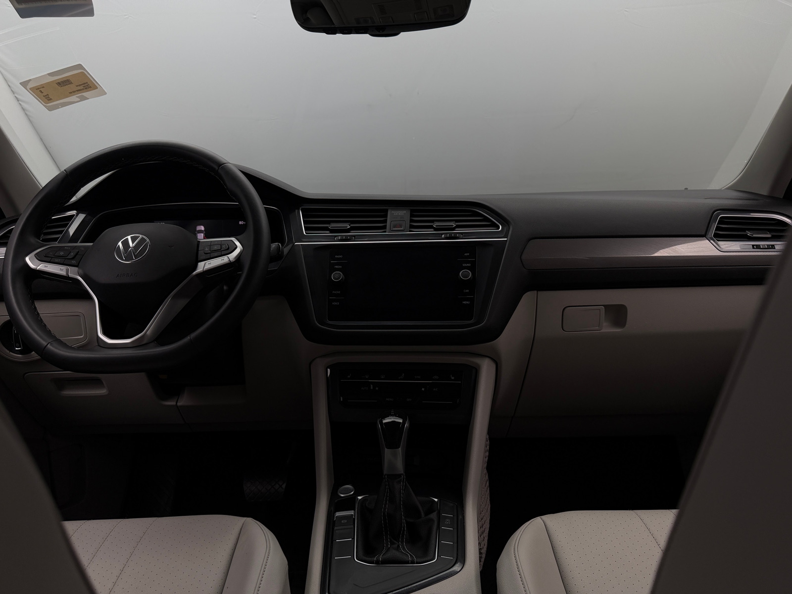Thumbnail: 2022 Volkswagen Tiguan - 2