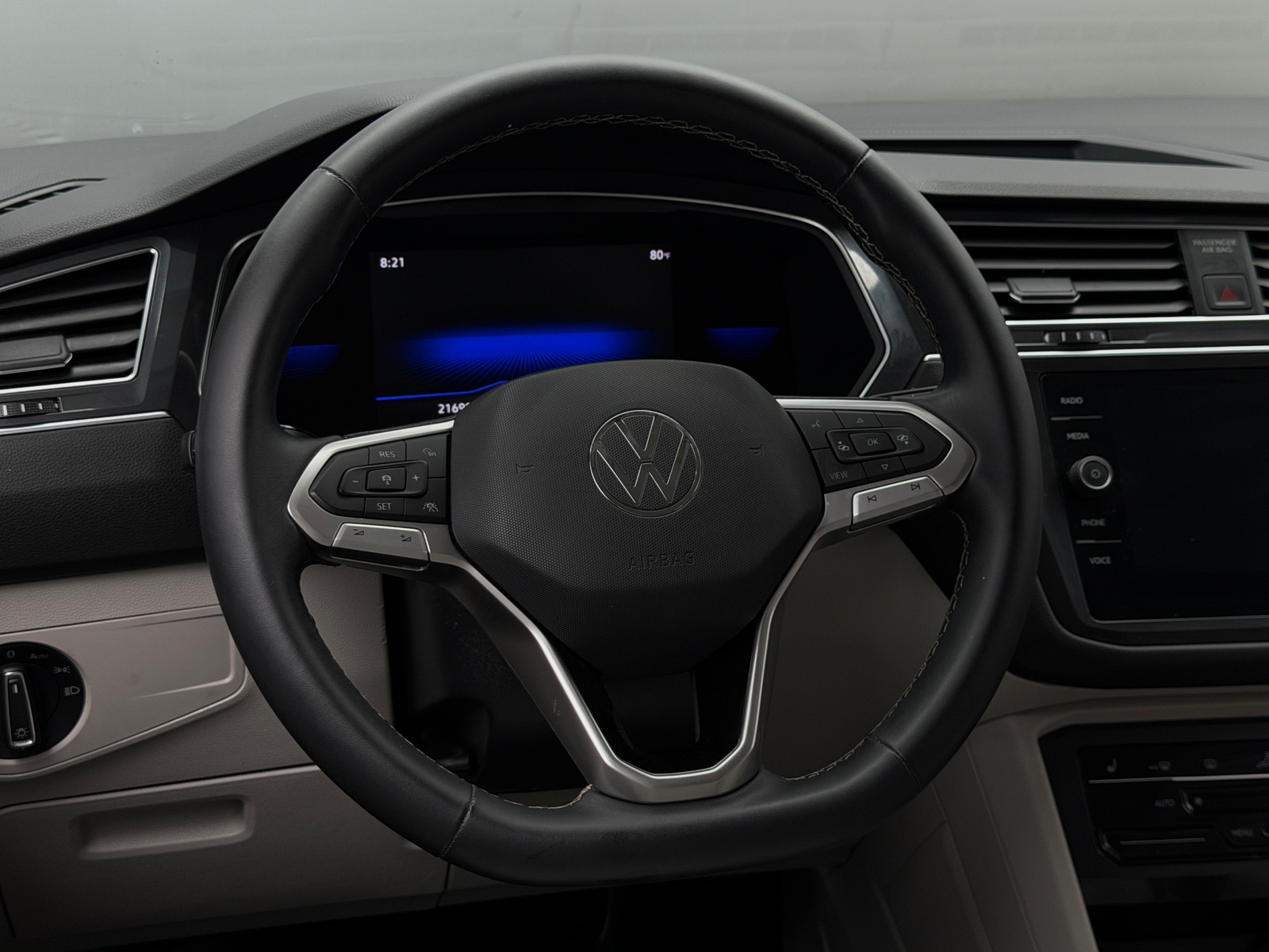 Thumbnail: 2022 Volkswagen Tiguan - 4