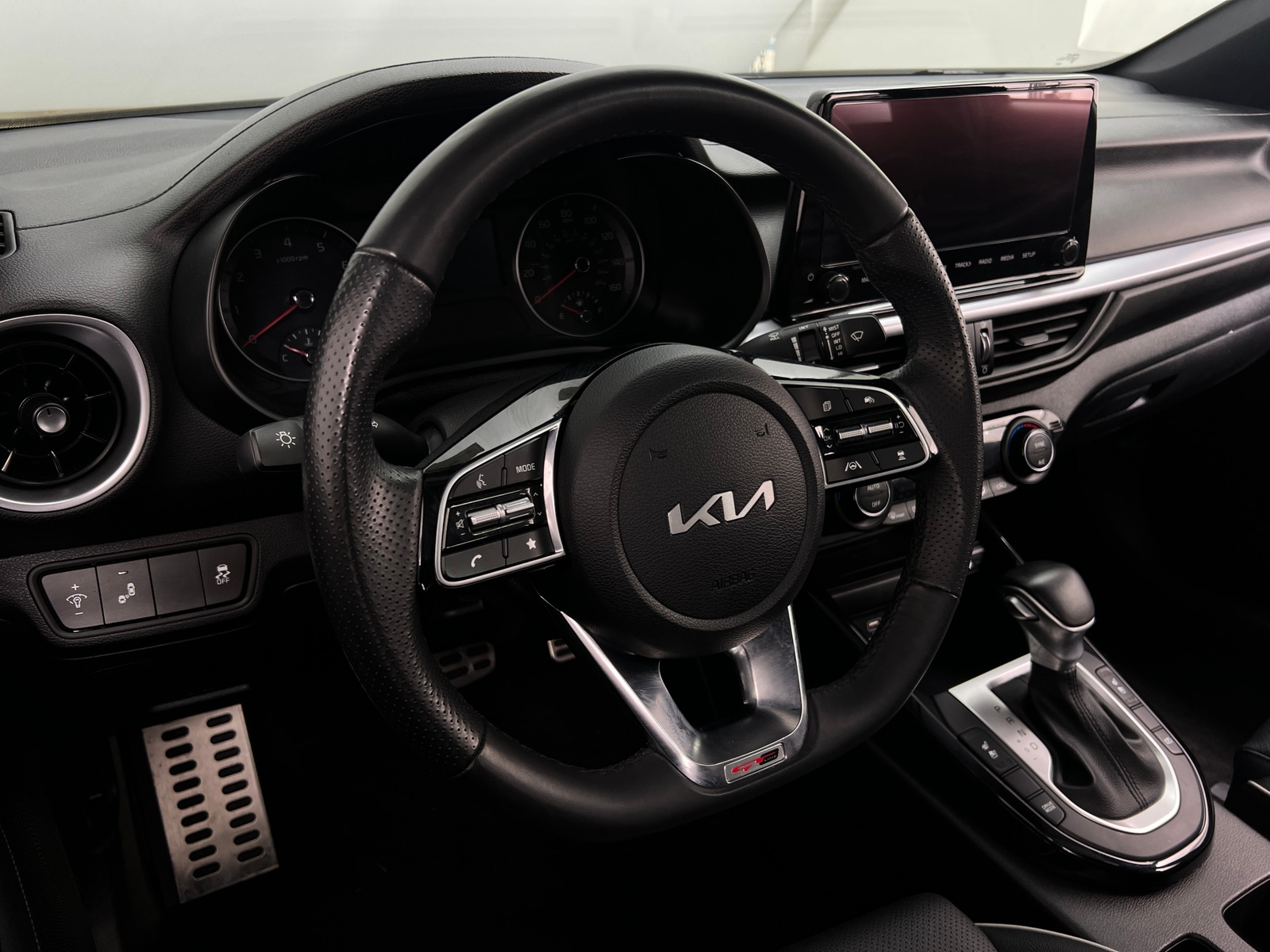 Thumbnail: 2024 Kia Forte - 4