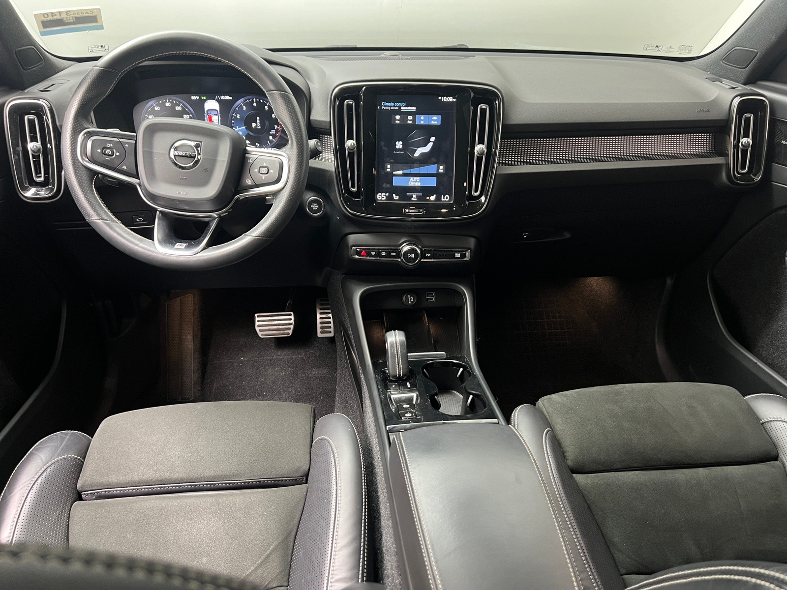 Thumbnail: 2019 Volvo XC40 - 2