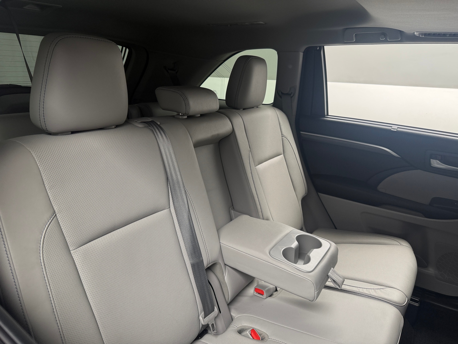 Thumbnail: 2017 Toyota Highlander - 6