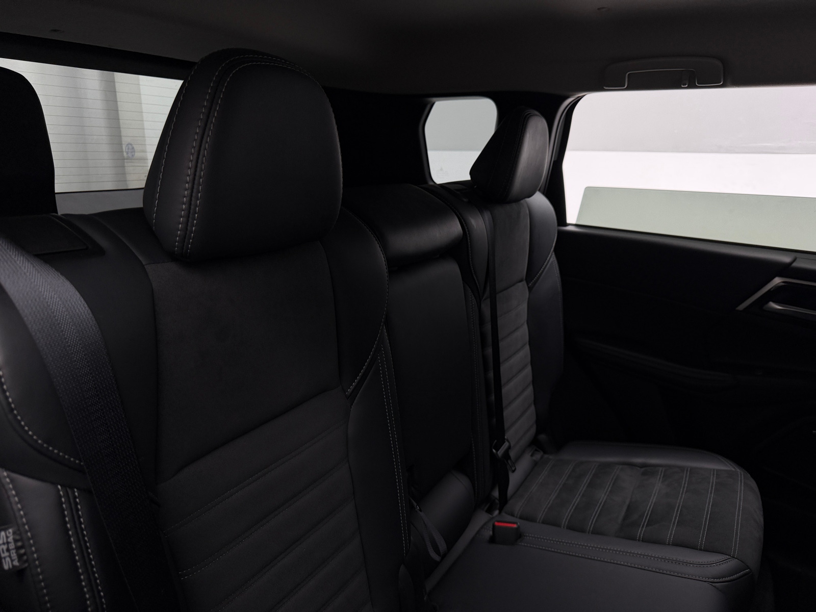 Thumbnail: 2025 Mitsubishi Outlander - 5