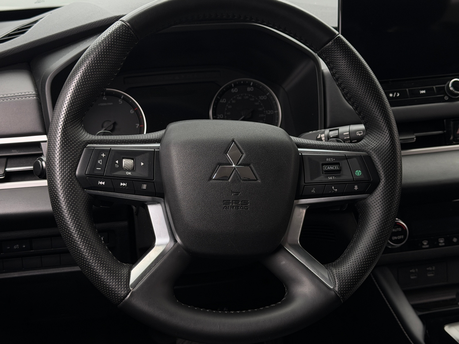 Thumbnail: 2025 Mitsubishi Outlander - 4