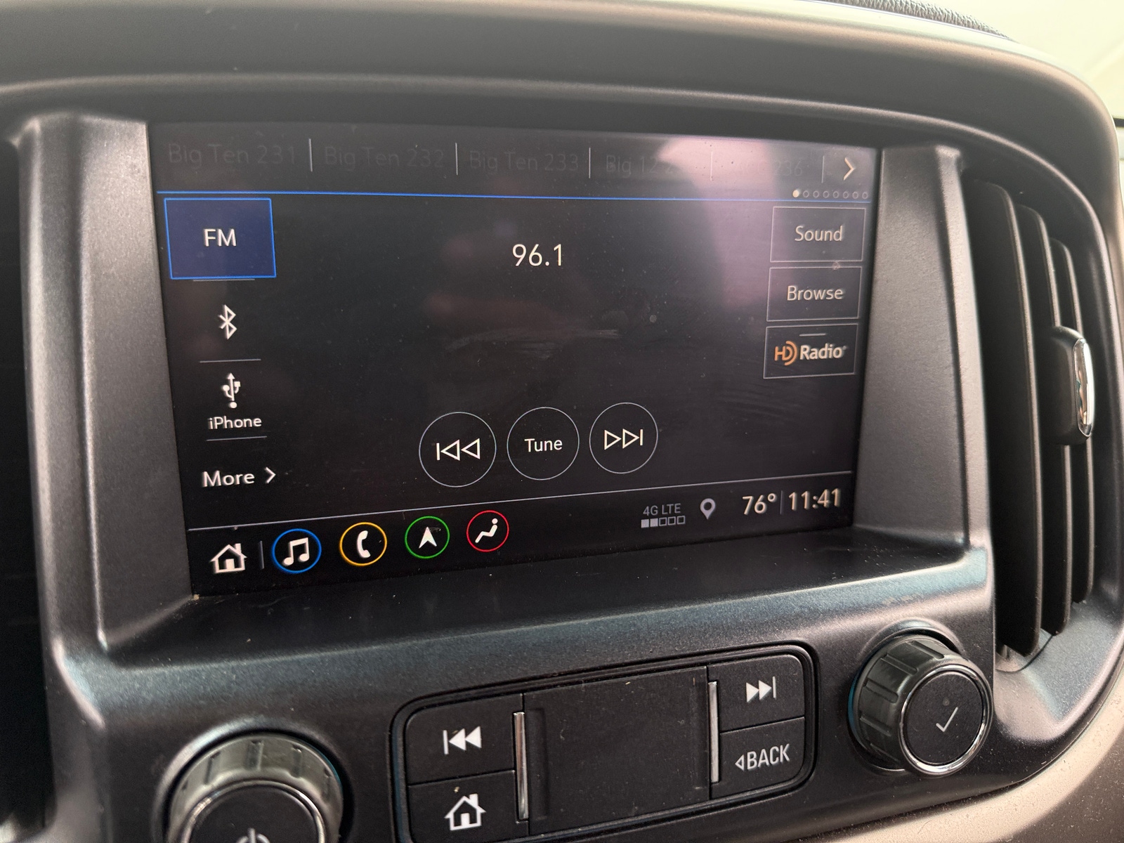 Thumbnail: 2019 Chevrolet Colorado - 3
