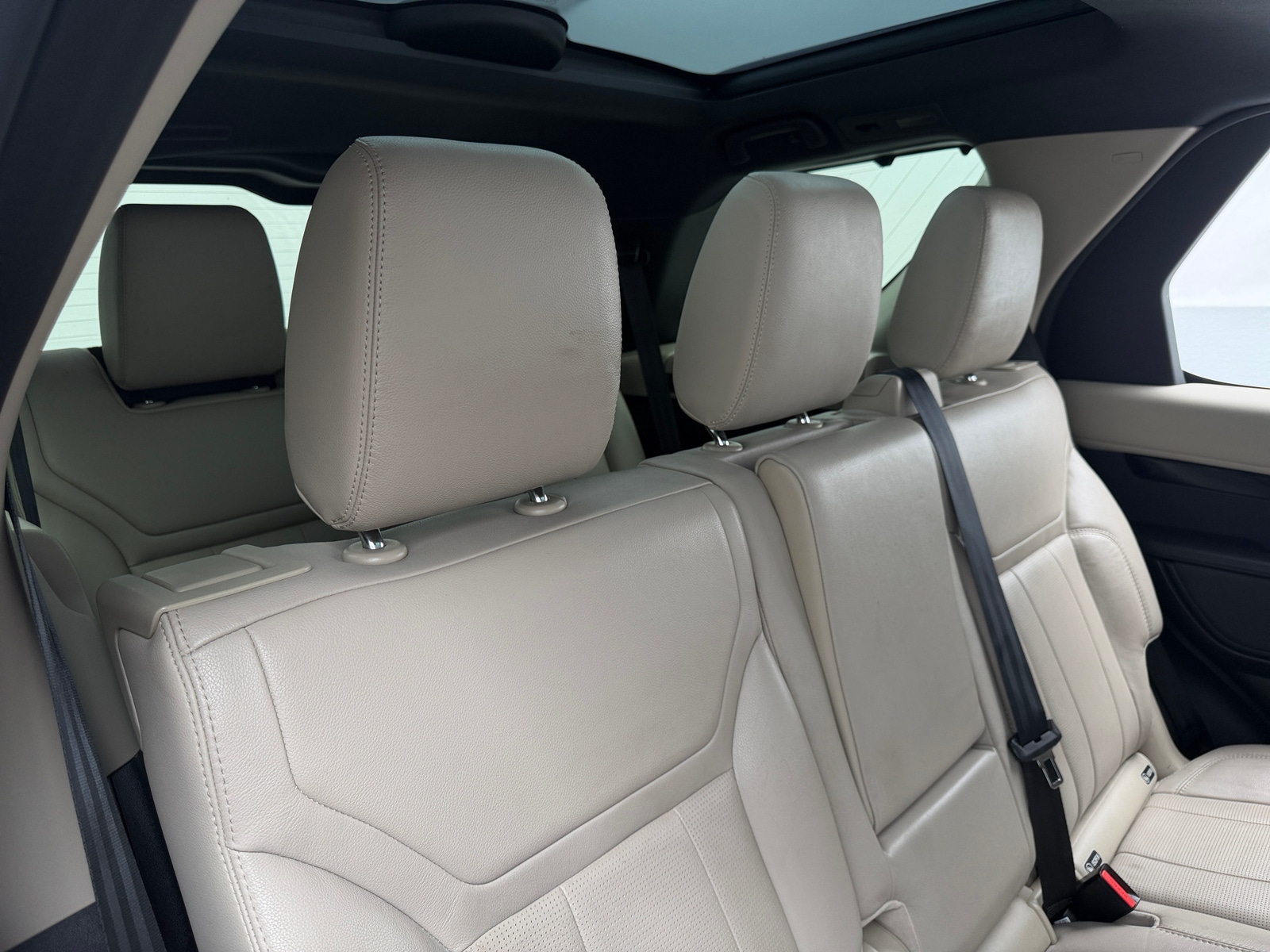 Thumbnail: 2018 Land Rover Discovery - 5