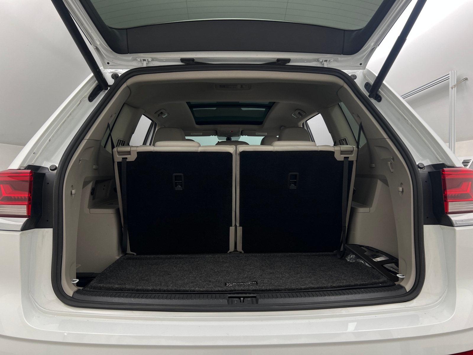 Thumbnail: 2023 Volkswagen Atlas - 6