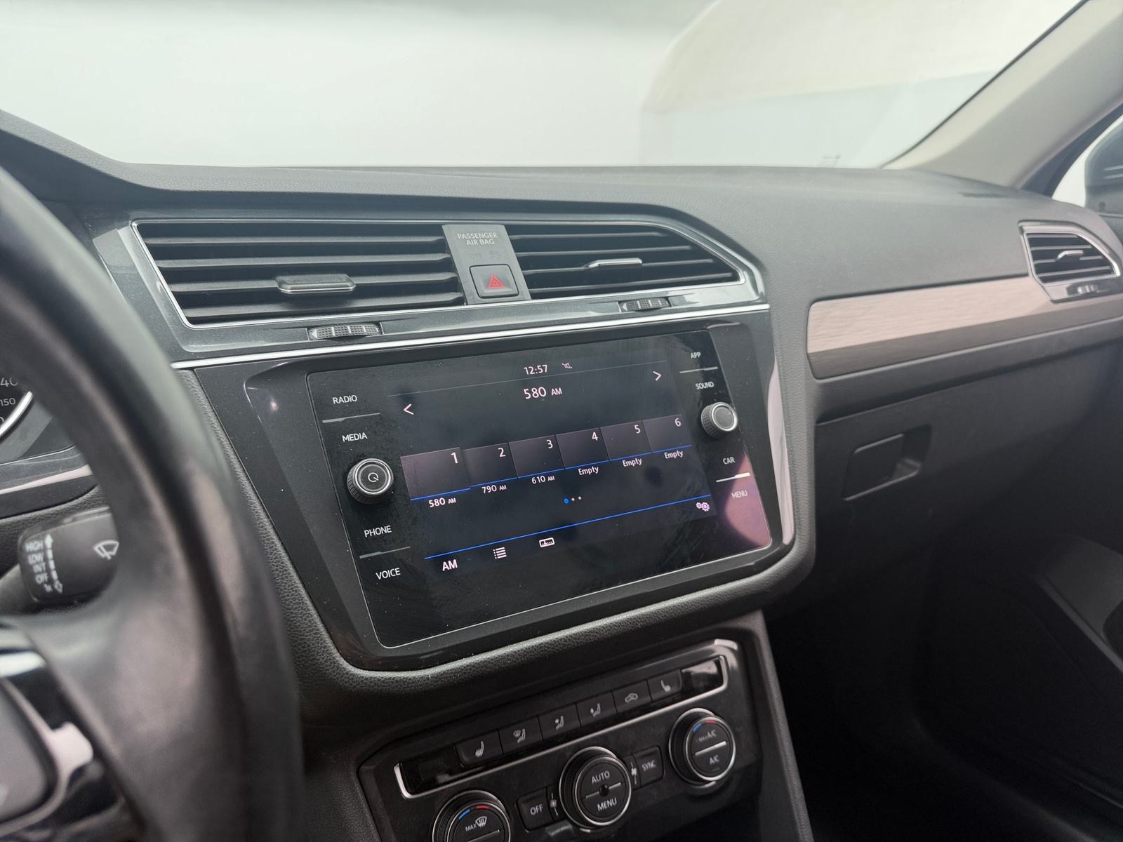 Thumbnail: 2019 Volkswagen Tiguan - 4