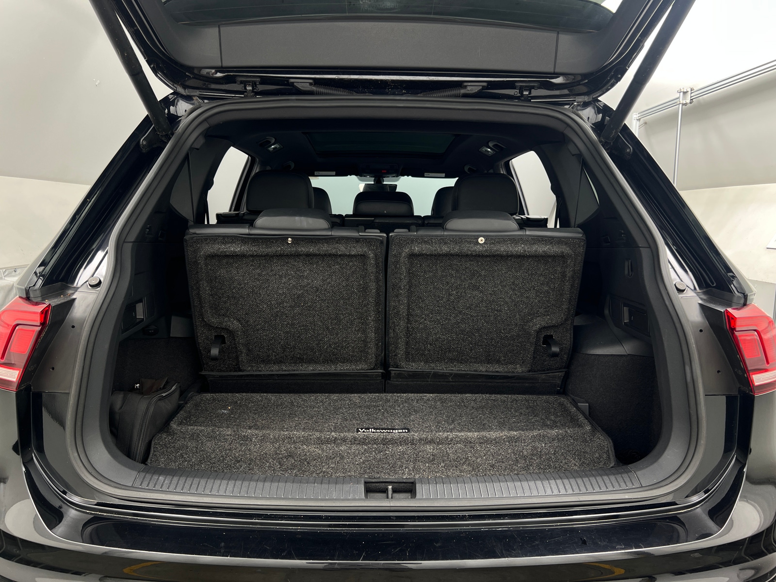 Thumbnail: 2019 Volkswagen Tiguan - 7