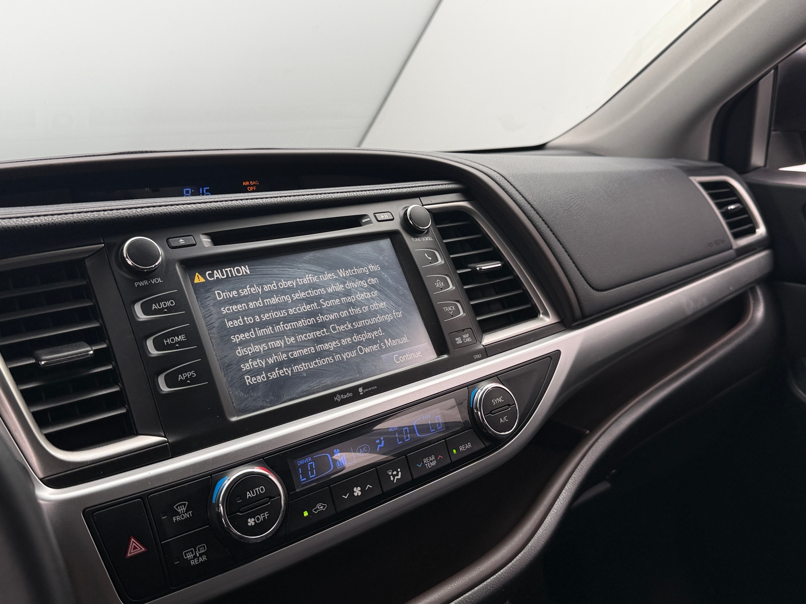 Thumbnail: 2015 Toyota Highlander - 3