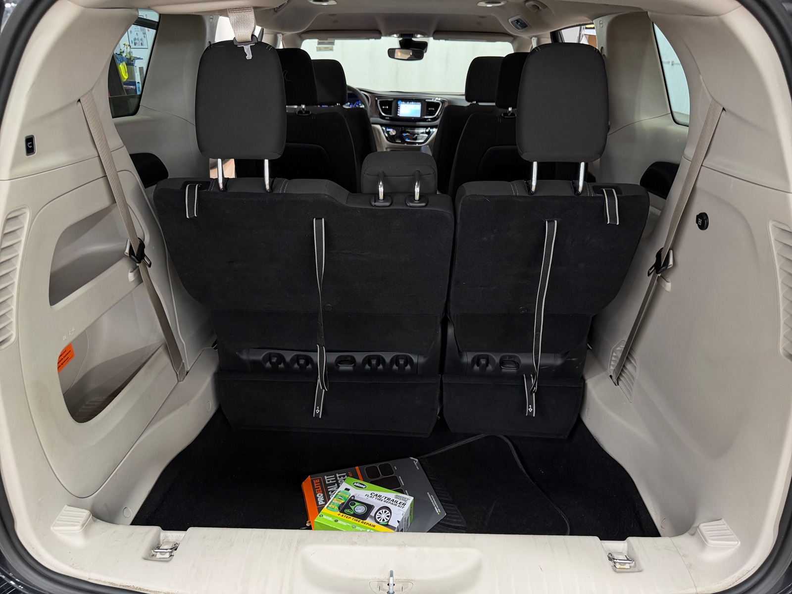 Thumbnail: 2024 Chrysler Voyager - 7