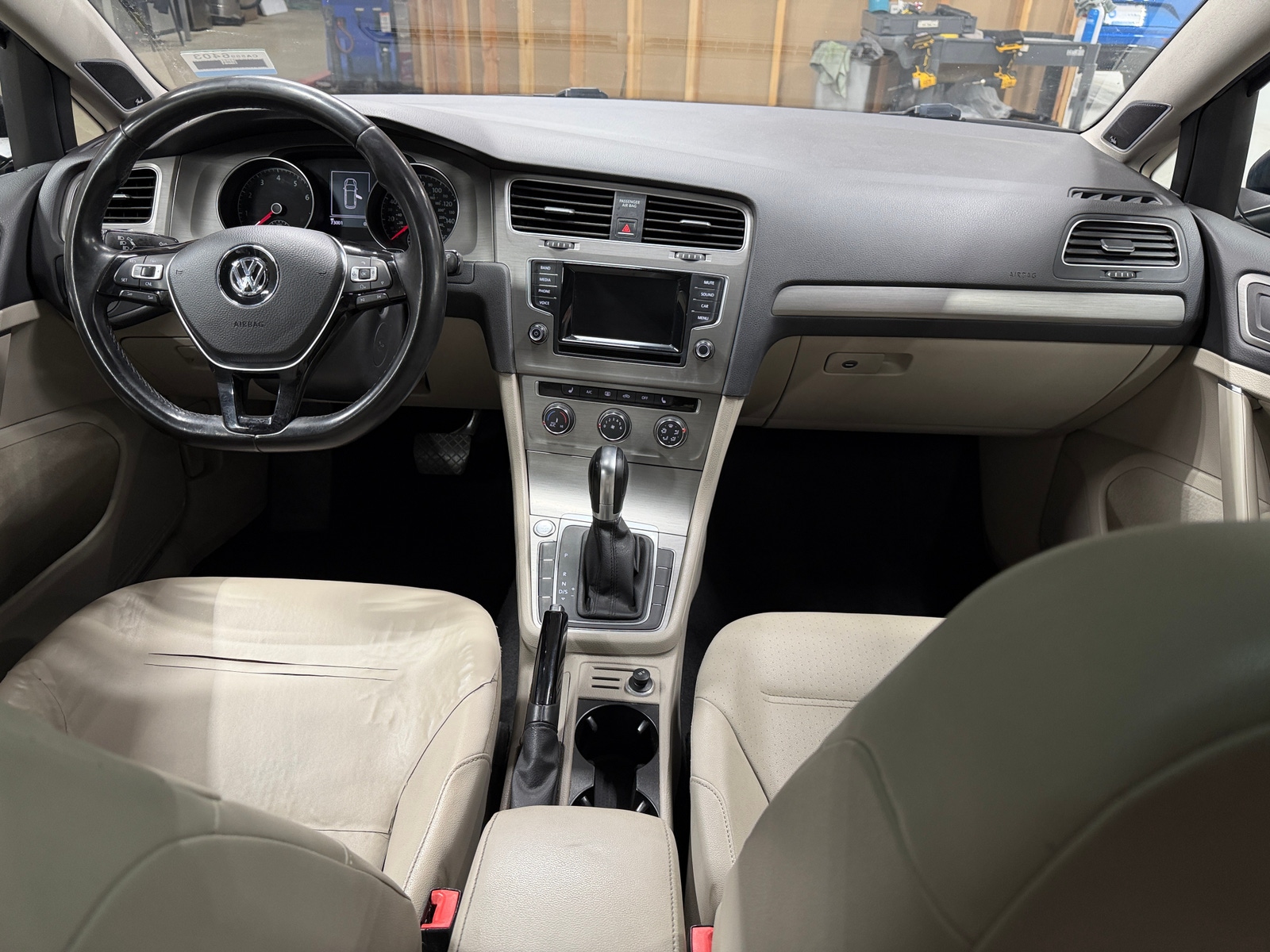 Thumbnail: 2015 Volkswagen e-Golf - 3