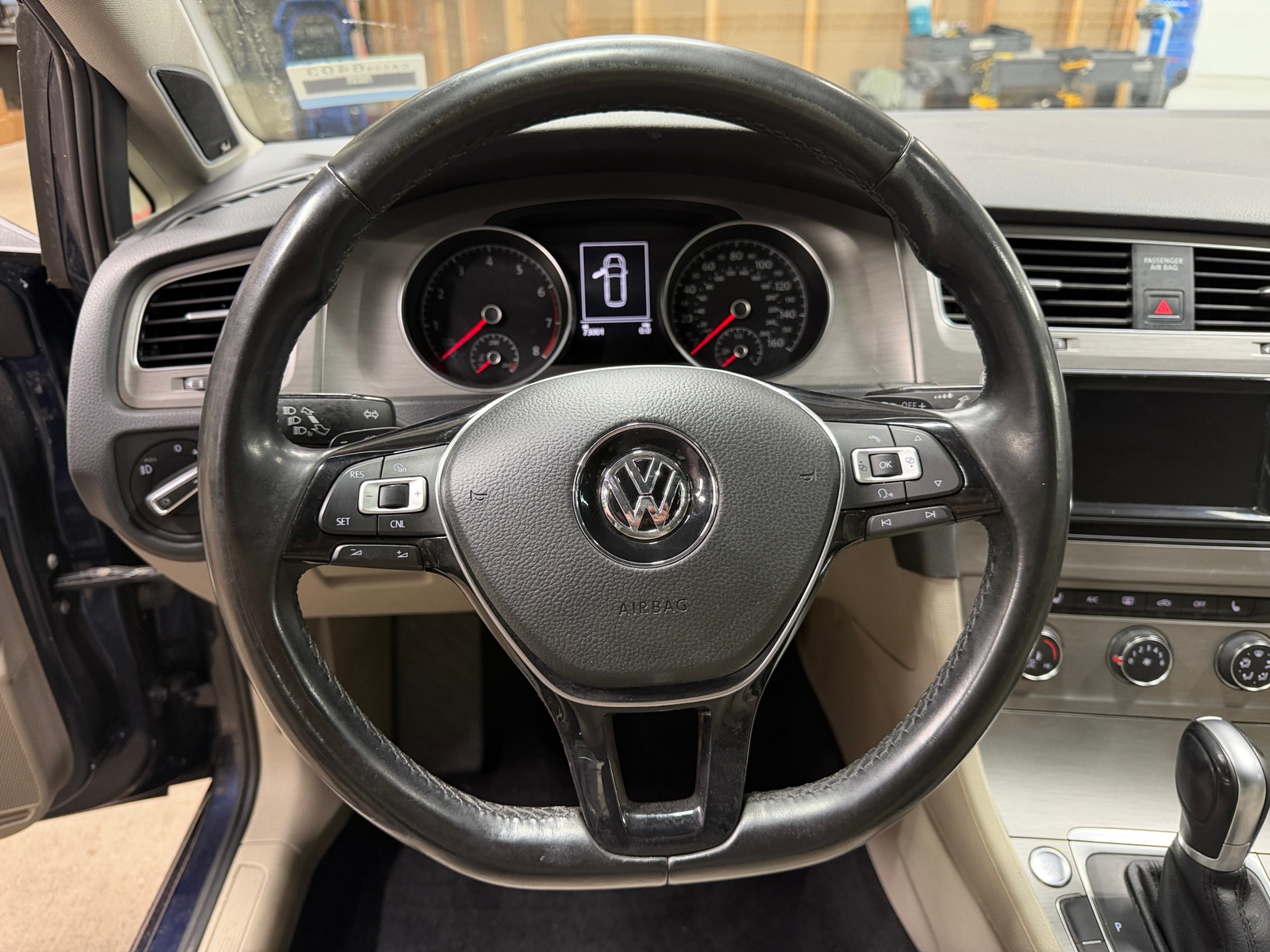 Thumbnail: 2015 Volkswagen e-Golf - 5