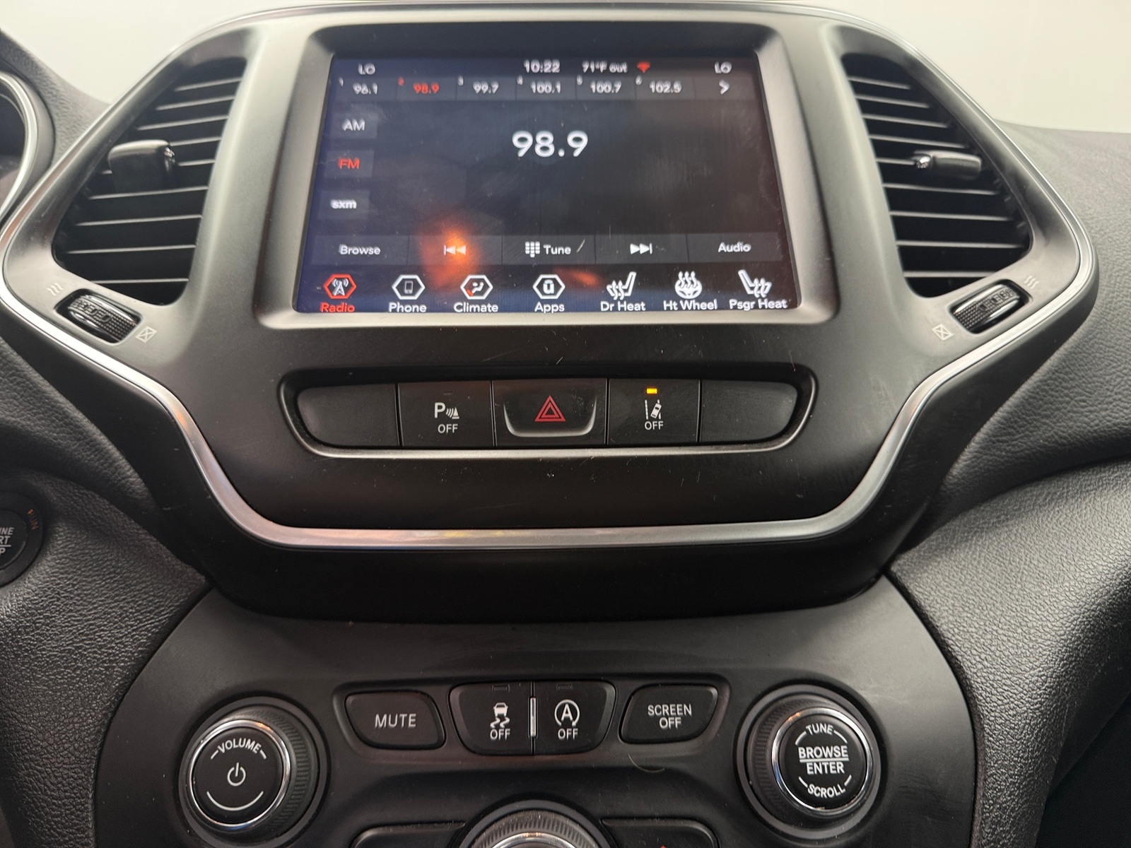 Thumbnail: 2022 Jeep Cherokee - 3