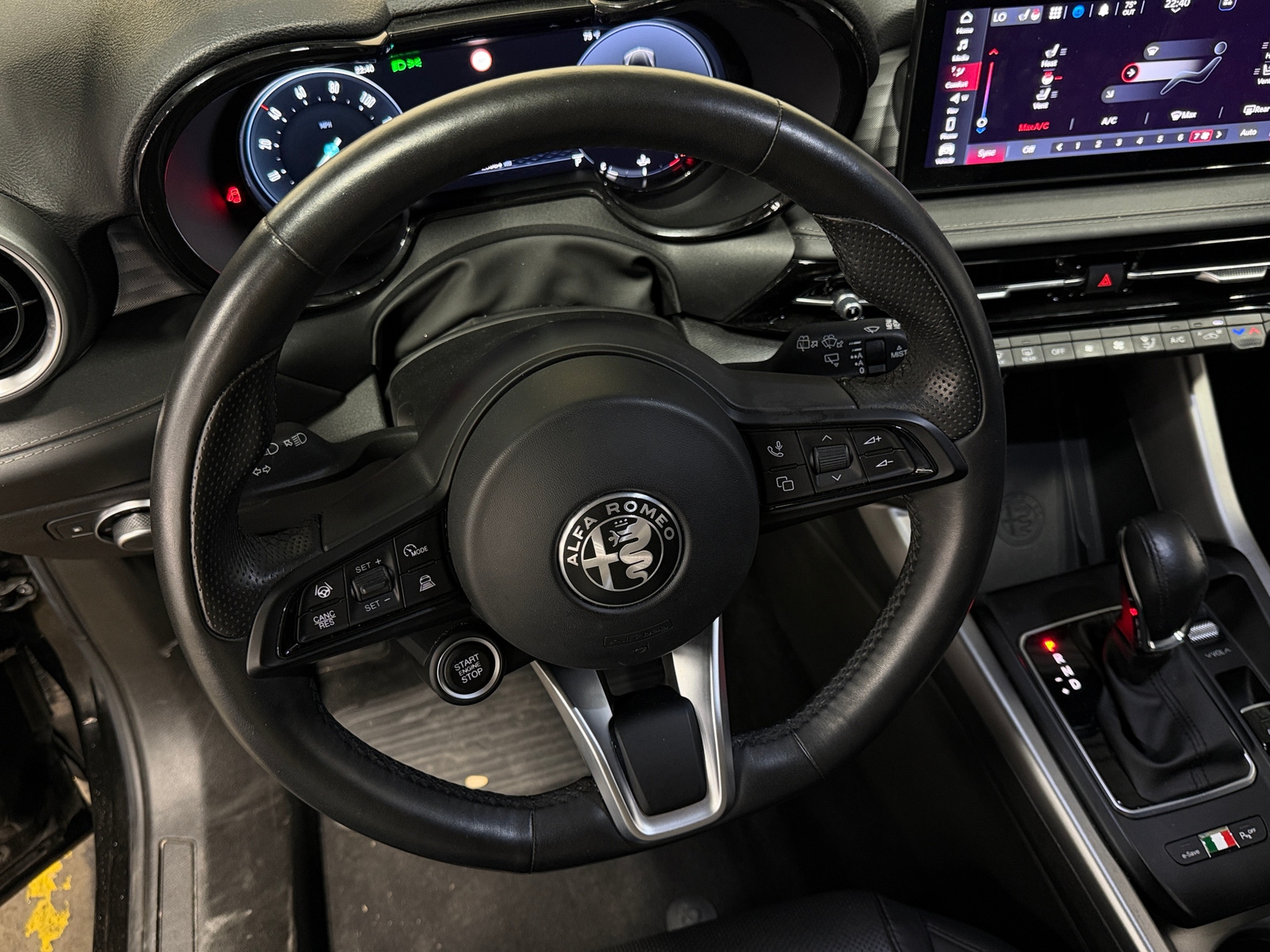 Thumbnail: 2024 Alfa Romeo Tonale - 4