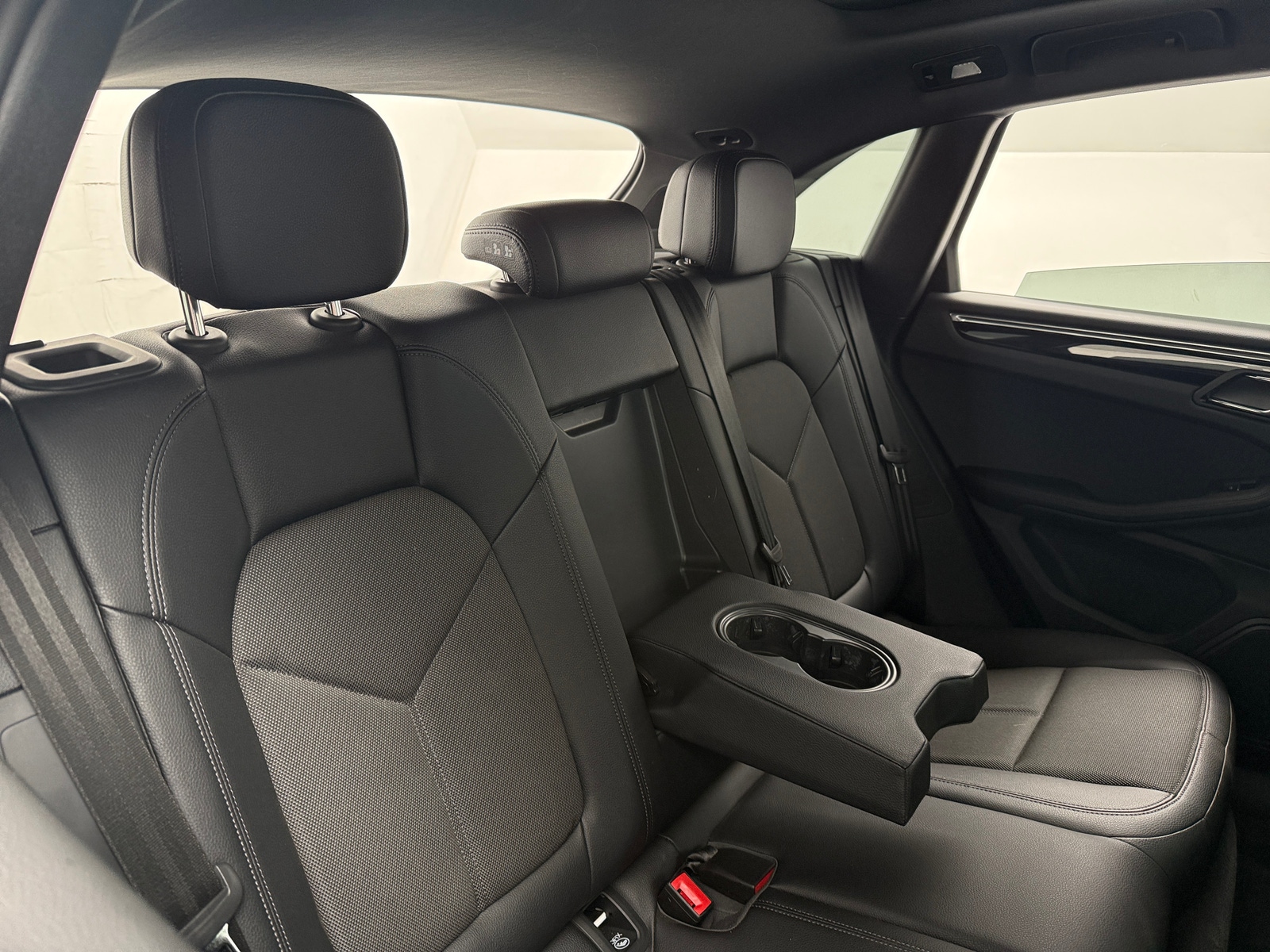 Thumbnail: 2024 Porsche Macan - 6
