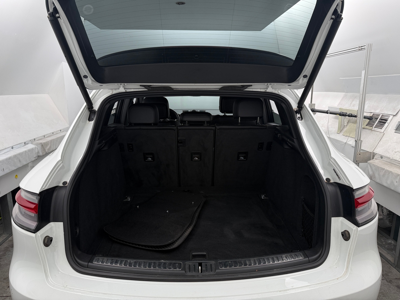 Thumbnail: 2024 Porsche Macan - 7