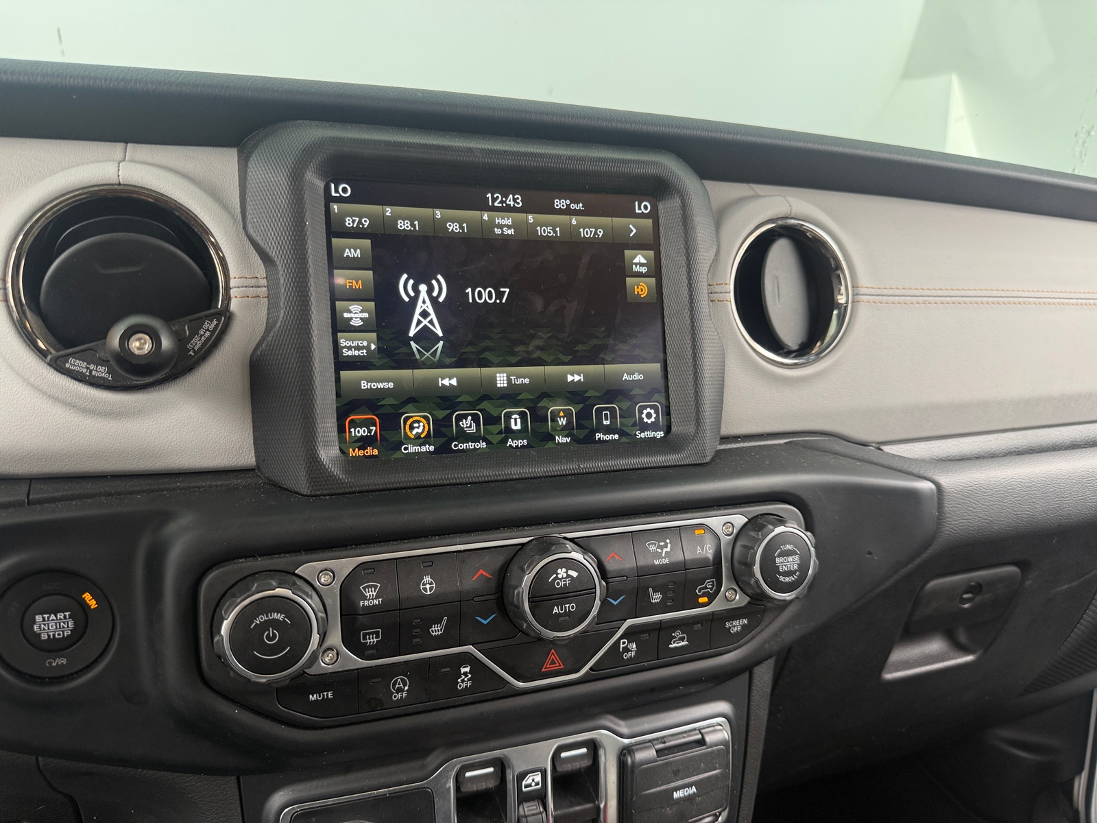Thumbnail: 2023 Jeep Gladiator - 3