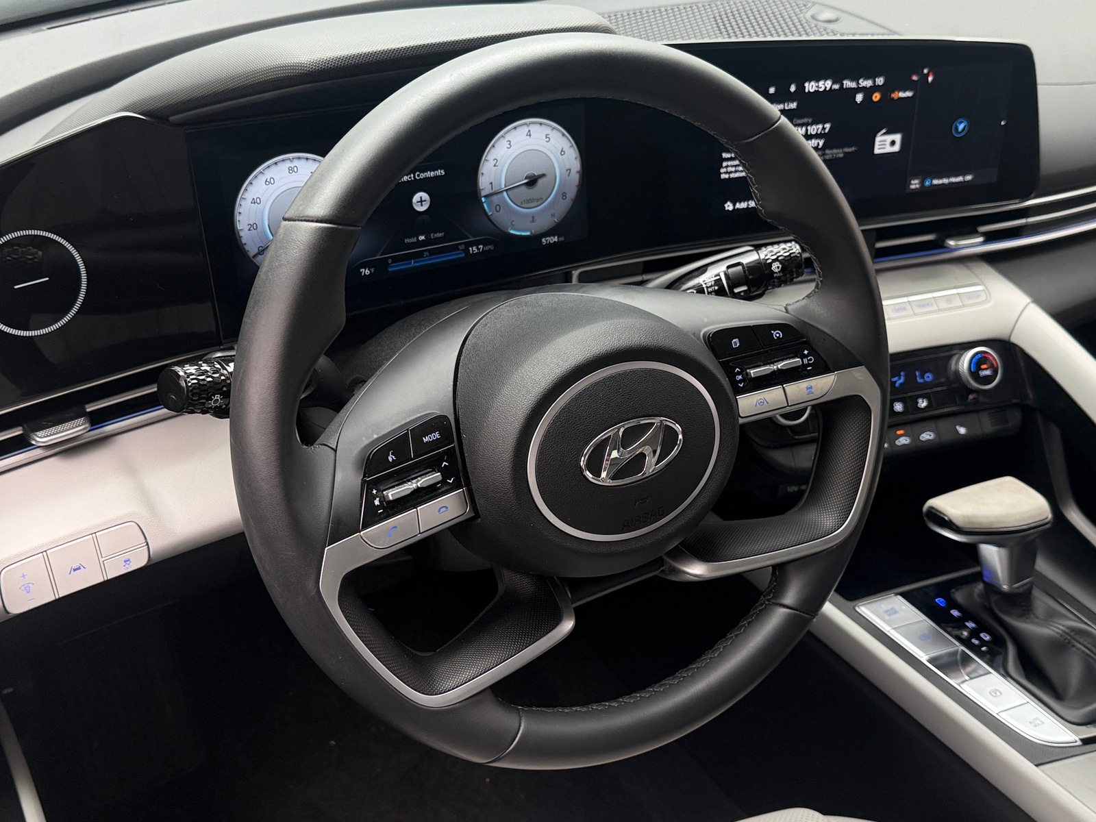 Thumbnail: 2023 Hyundai Elantra - 4