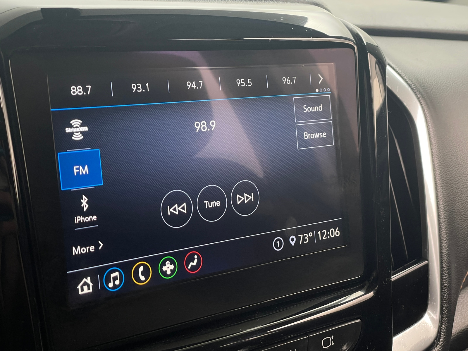 Thumbnail: 2020 Chevrolet Traverse - 4