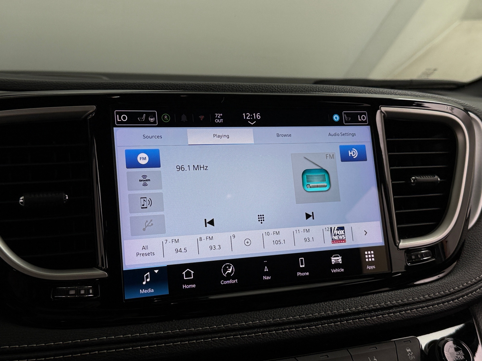 Thumbnail: 2024 Chrysler Pacifica - 3
