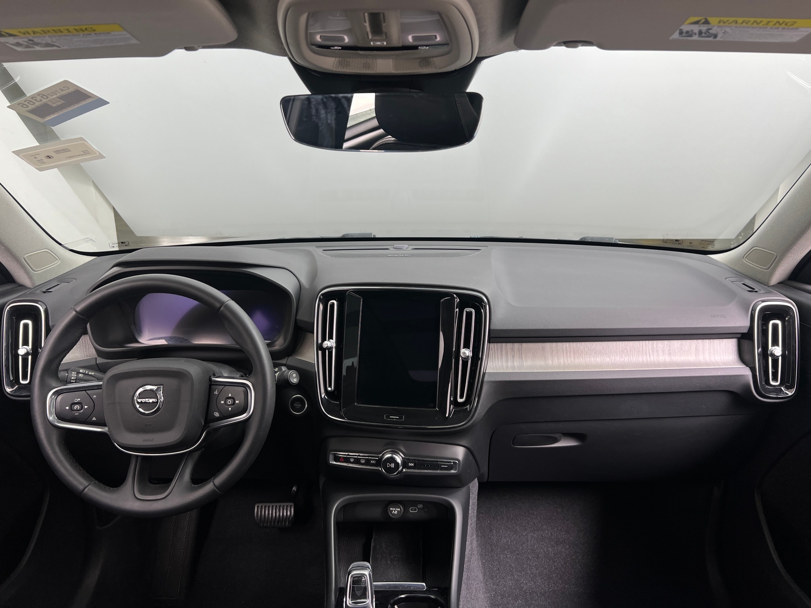 Thumbnail: 2023 Volvo XC40 - 2
