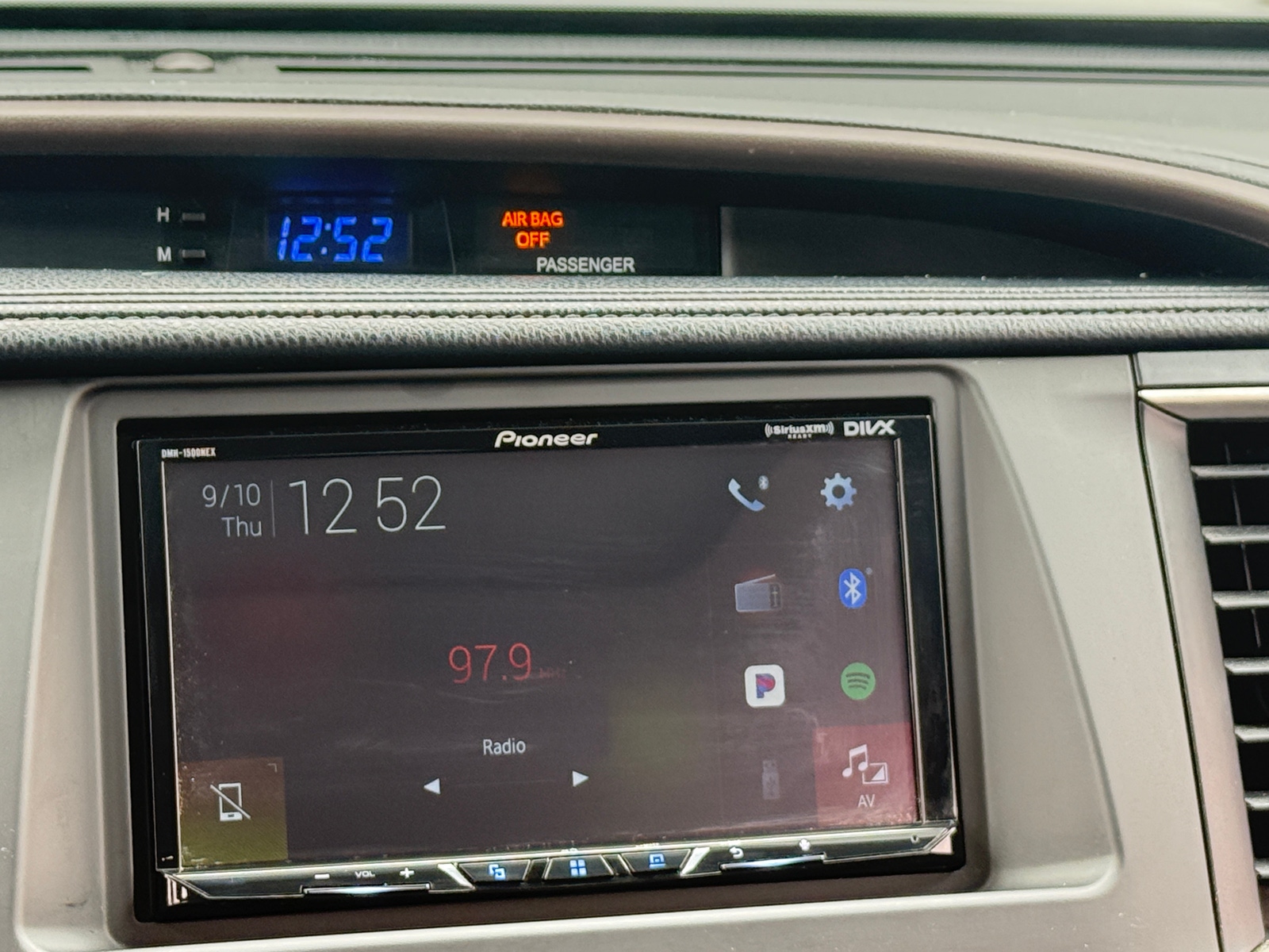 Thumbnail: 2016 Toyota Highlander - 3