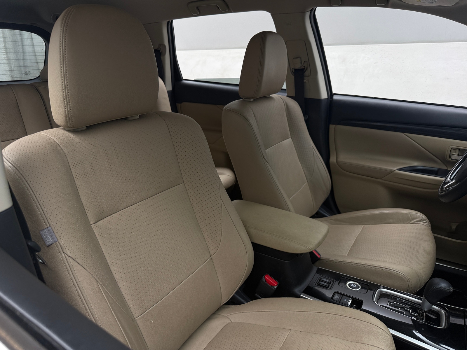 Thumbnail: 2017 Mitsubishi Outlander - 2