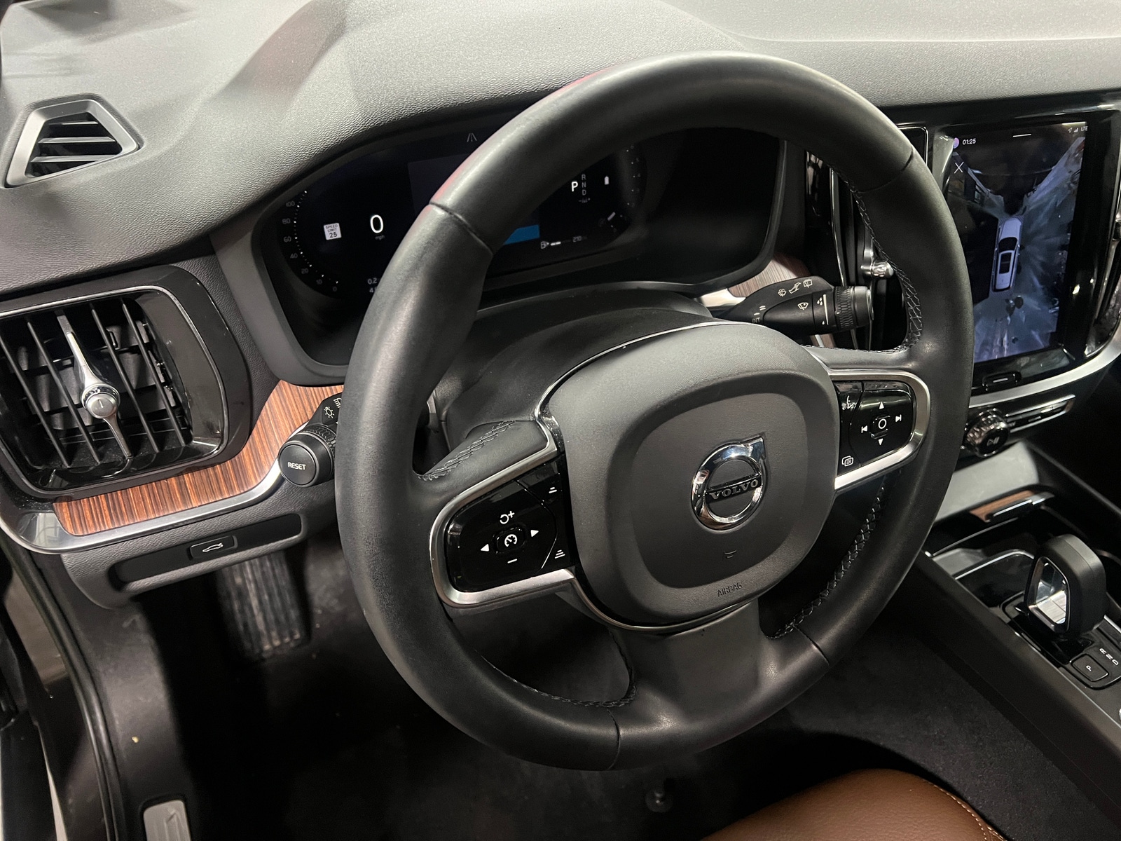 Thumbnail: 2023 Volvo V60 - 5