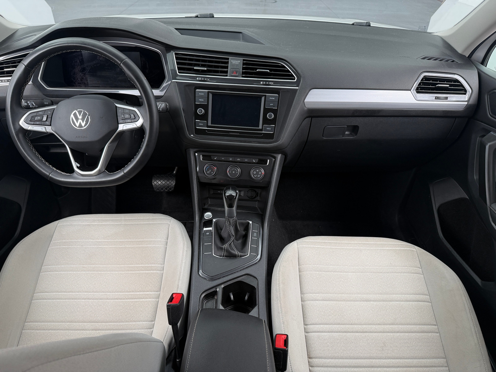 Thumbnail: 2023 Volkswagen Tiguan - 3