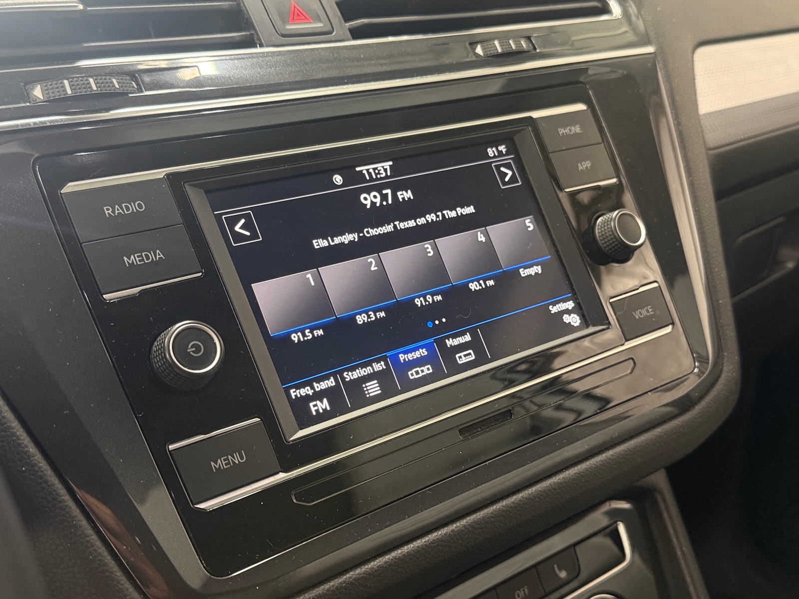 Thumbnail: 2023 Volkswagen Tiguan - 4