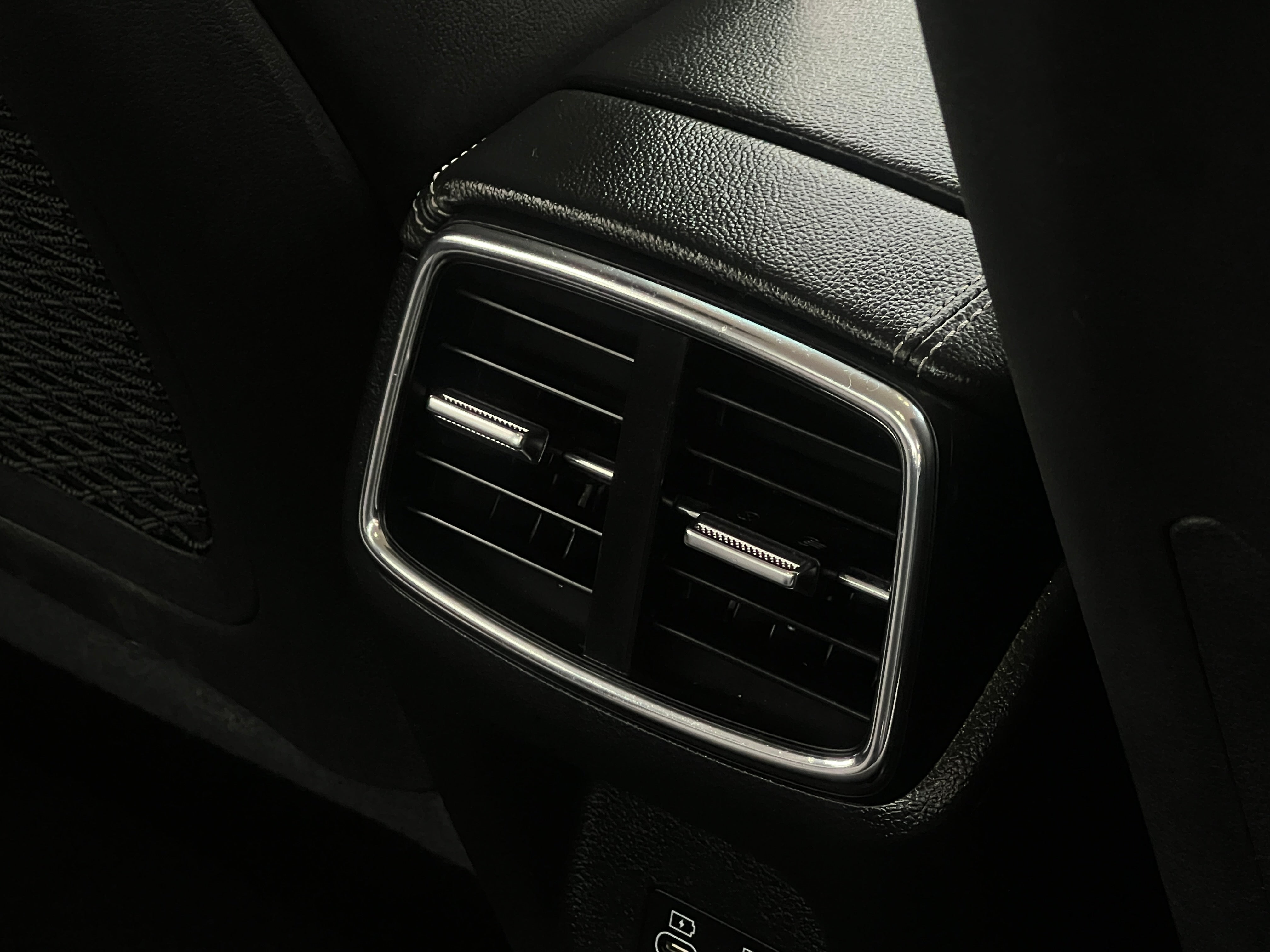 2026 GENESIS G70 Standard - Photo 5