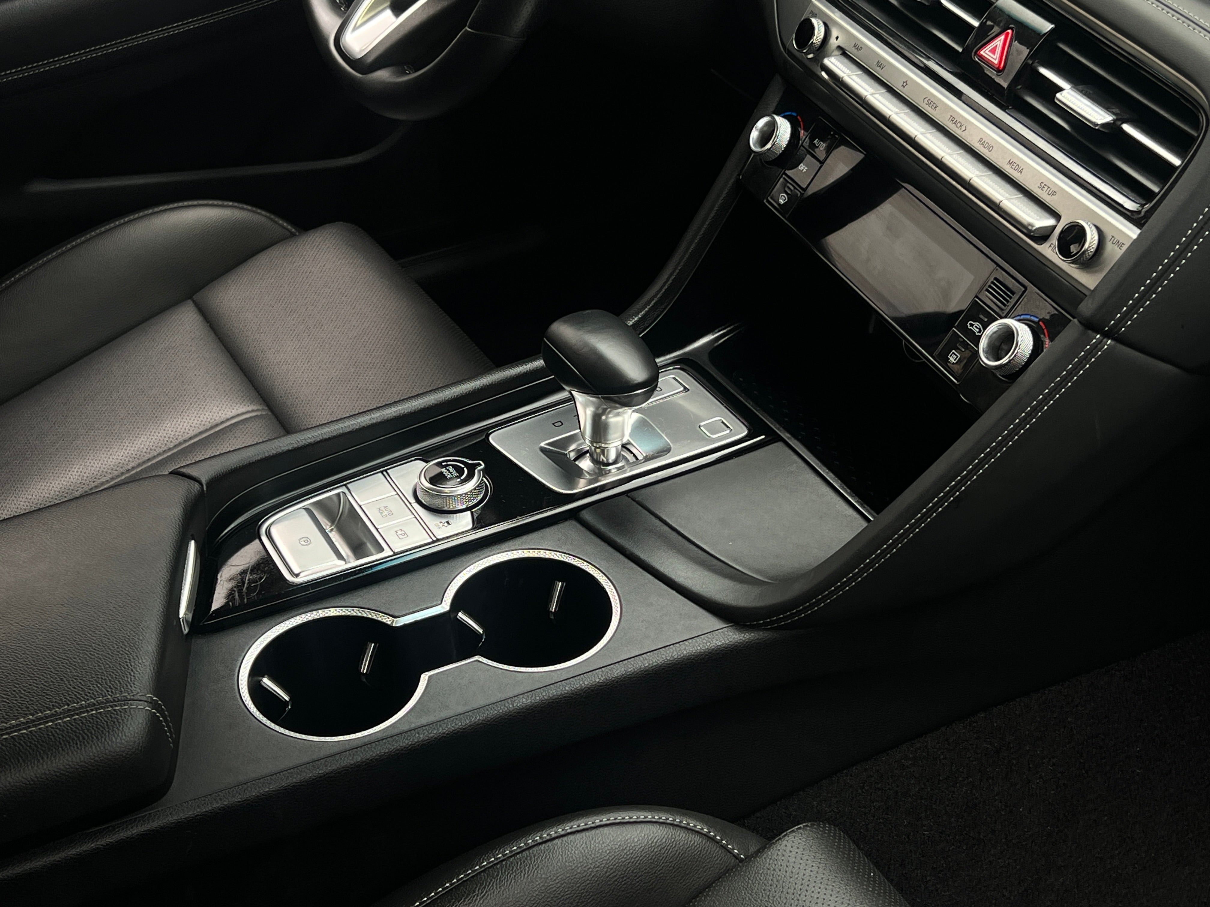 2026 GENESIS G70 Standard - Photo 7