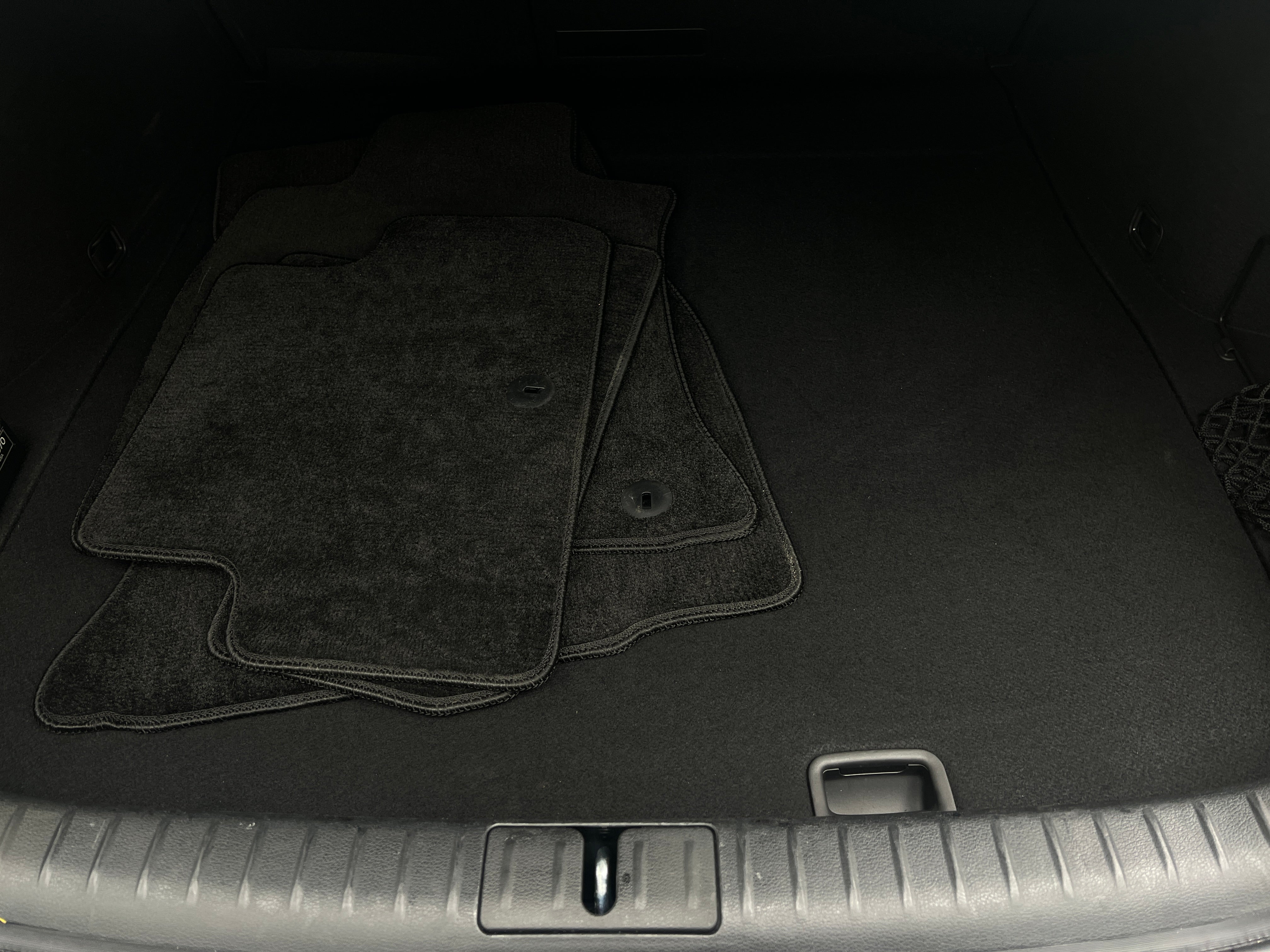 2026 GENESIS G70 Standard - Photo 9
