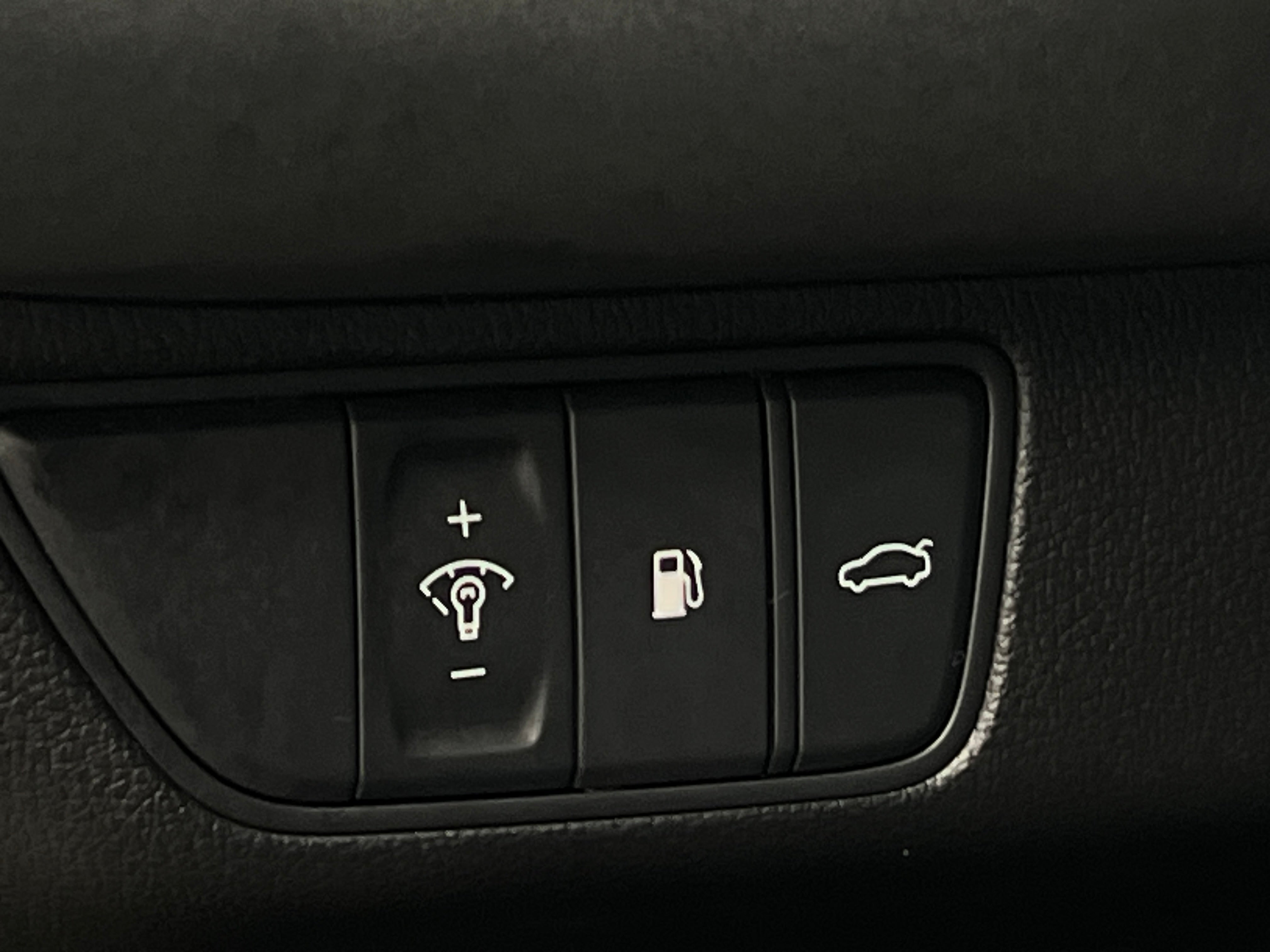 2026 GENESIS G70 Standard - Photo 2