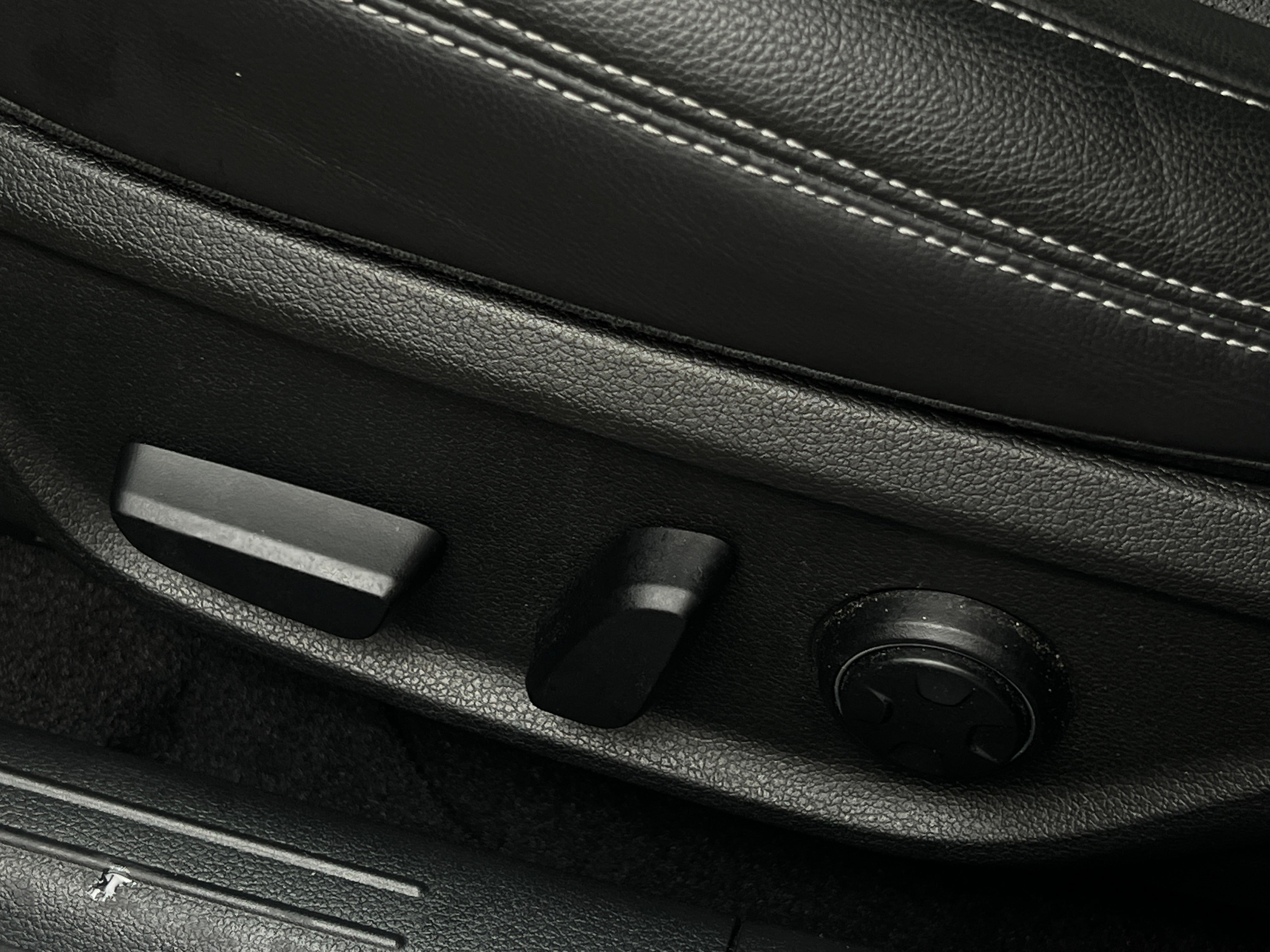 2026 GENESIS G70 Standard - Photo 20
