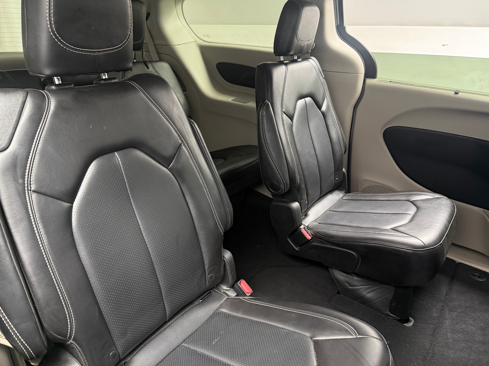 Thumbnail: 2023 Chrysler Pacifica - 5