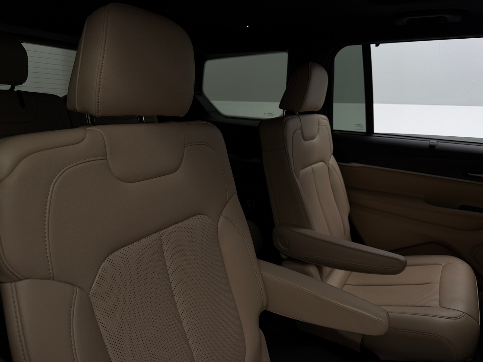 Thumbnail: 2023 Jeep Grand Cherokee L - 5