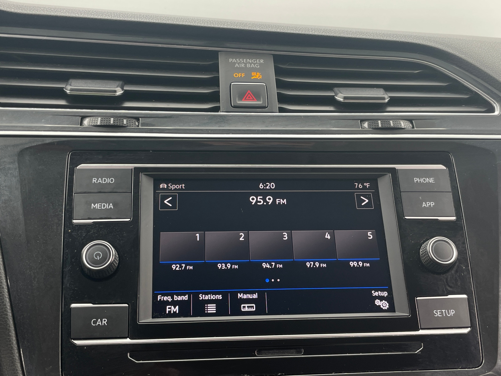 Thumbnail: 2018 Volkswagen Tiguan - 4