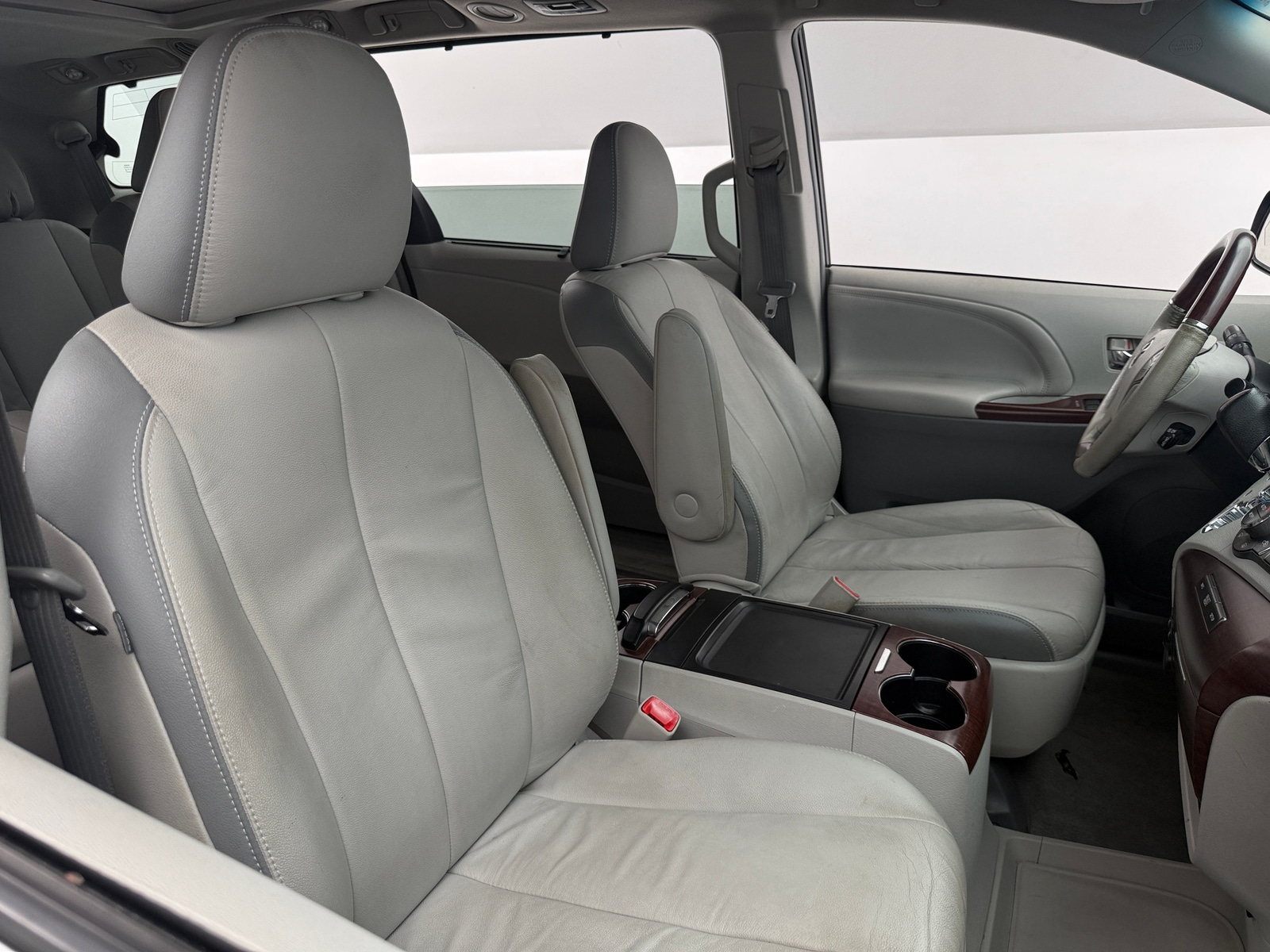 Thumbnail: 2012 Toyota Sienna - 2